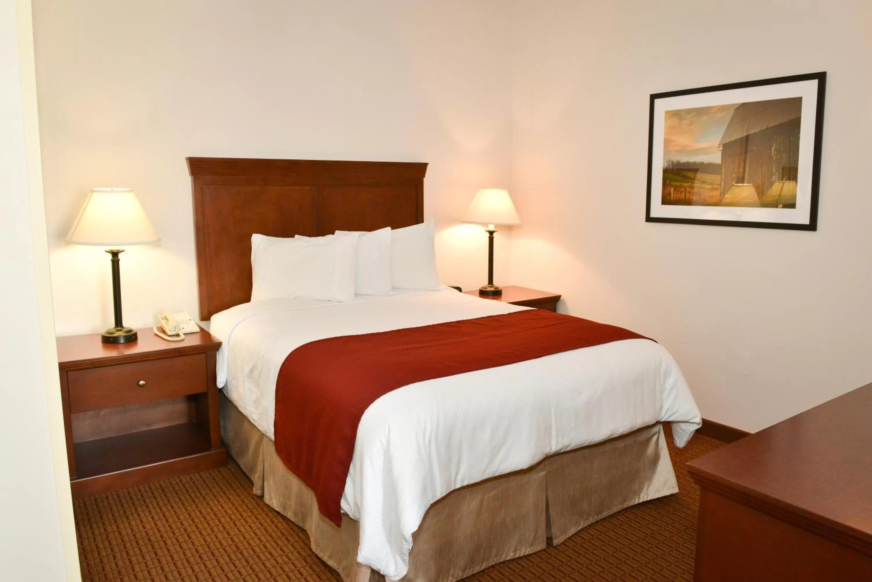 Queen Suite - Mobility Accessible in Penn Wells Lodge