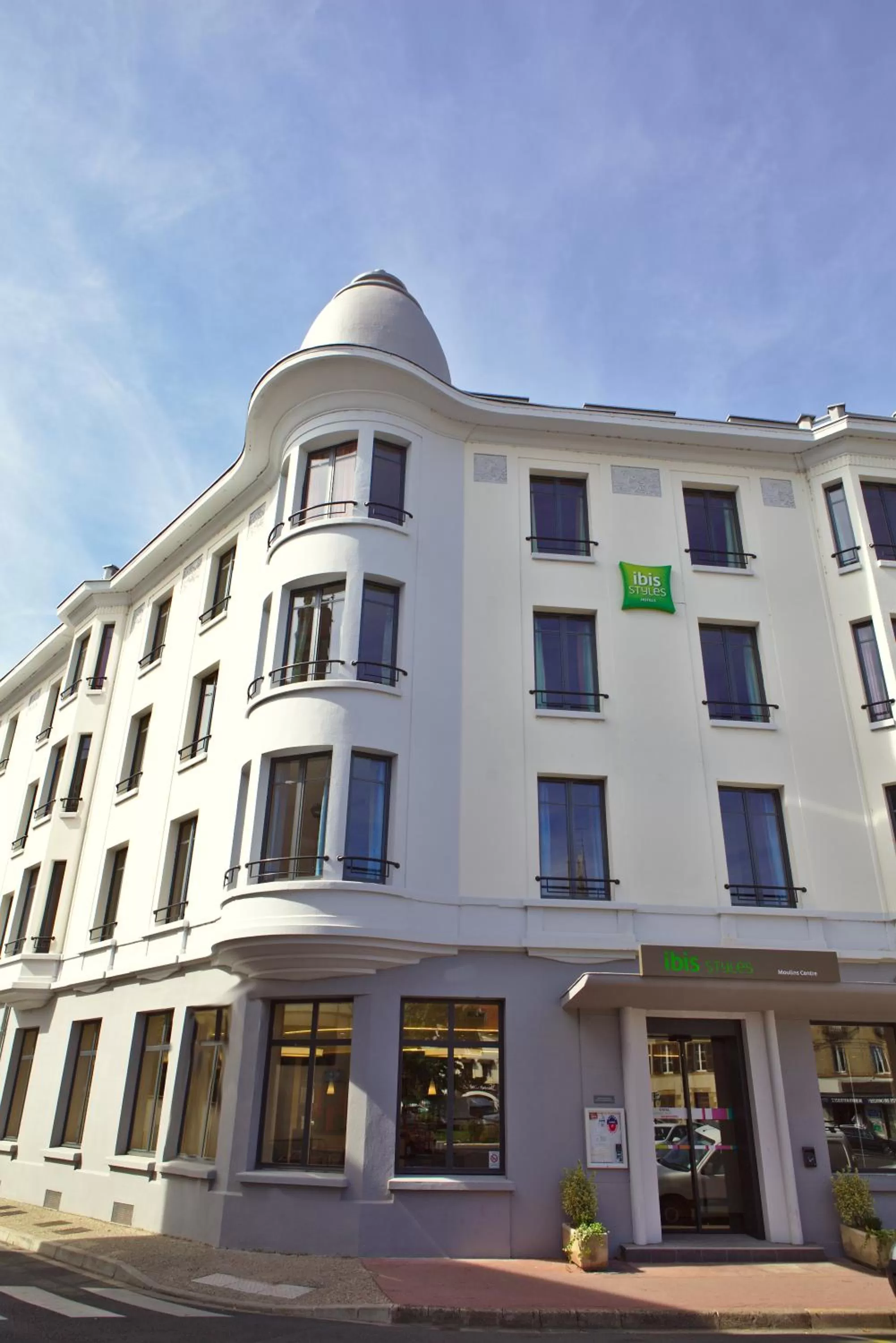 Facade/entrance in ibis Styles Moulins Centre
