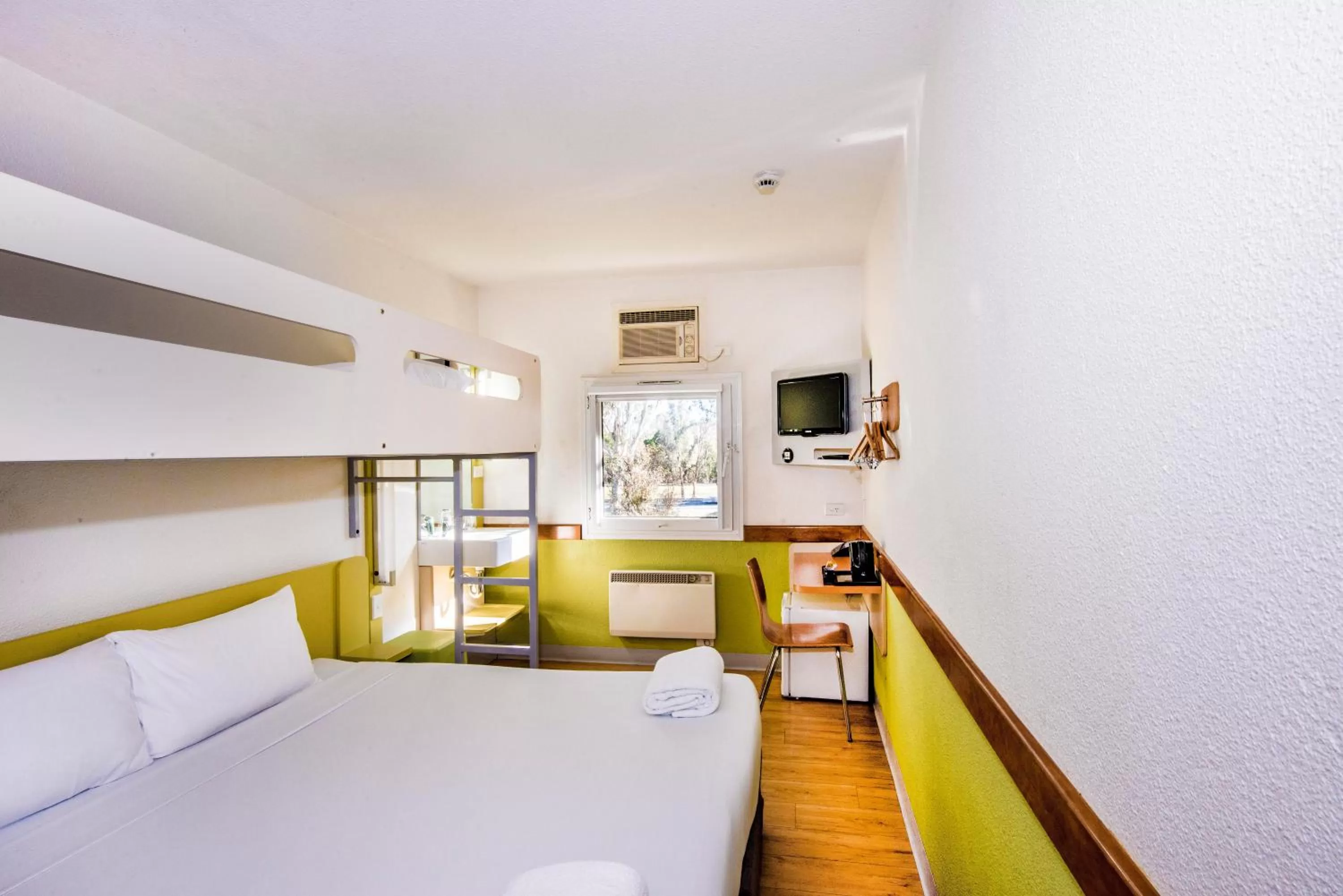 Queen and Single Bunk in ibis Budget Canberra