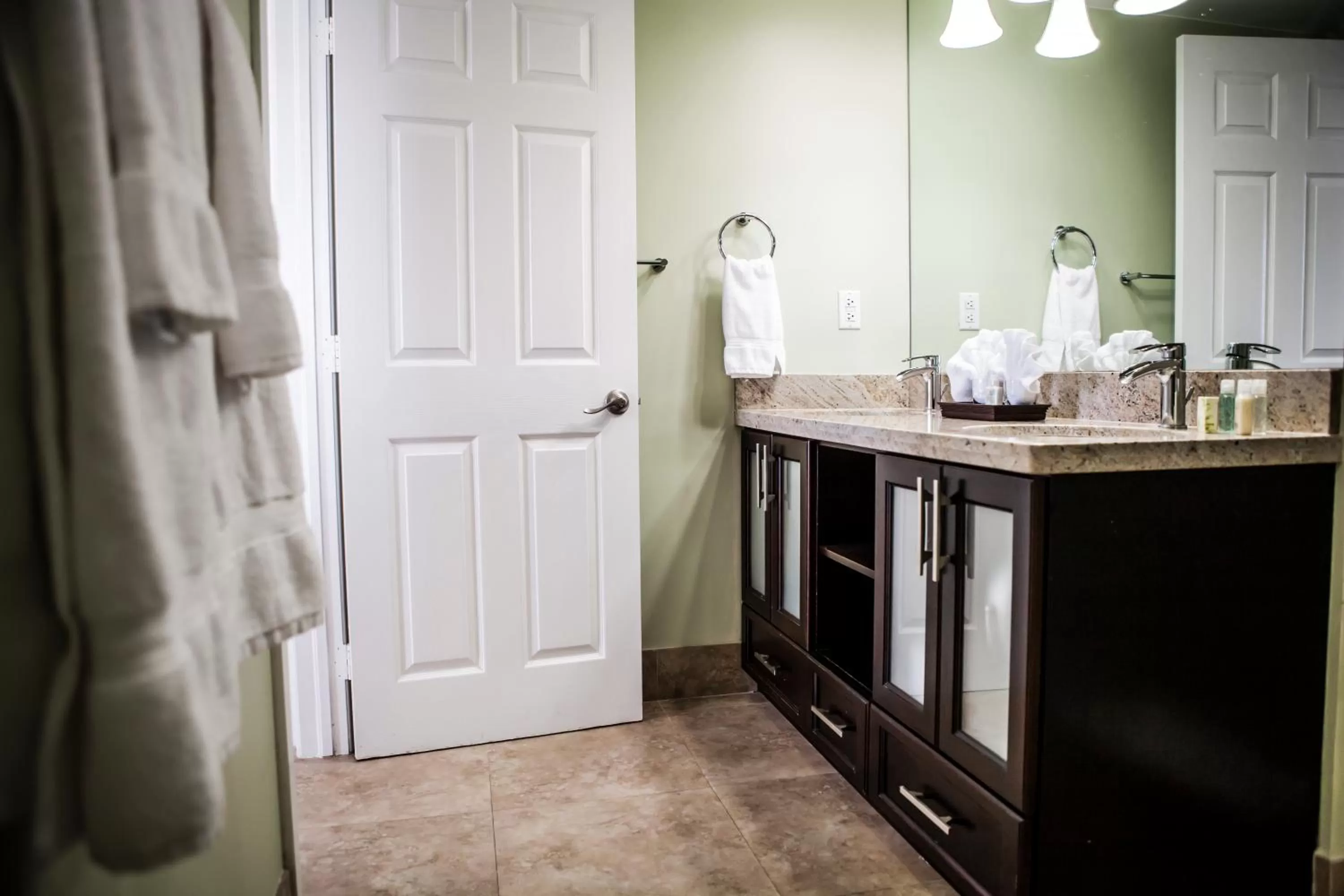 Superior One-Bedroom Apartment in The Mutiny Luxury Suites Hotel