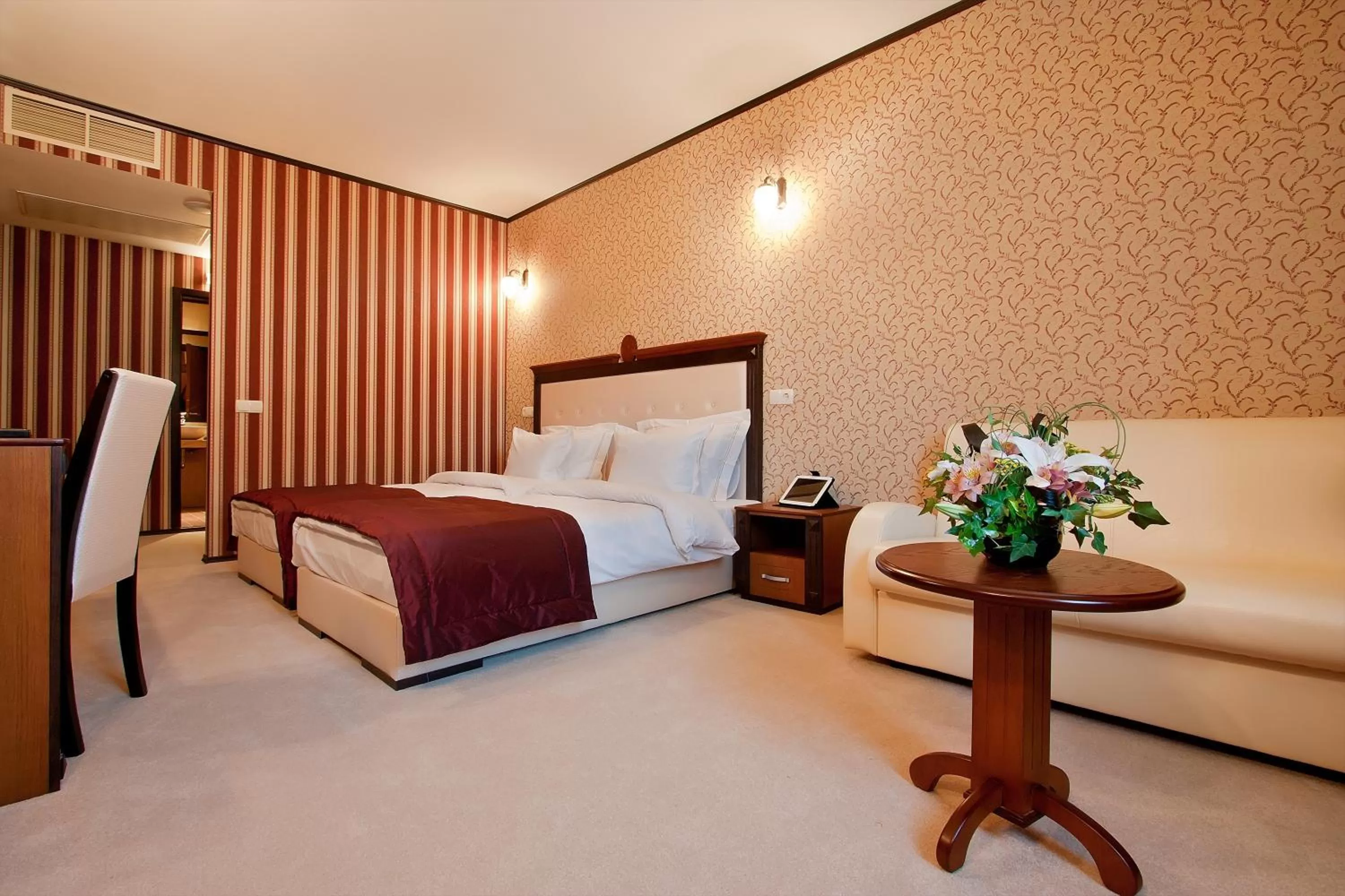Superior Twin Room in Best Western Plus Bristol Hotel