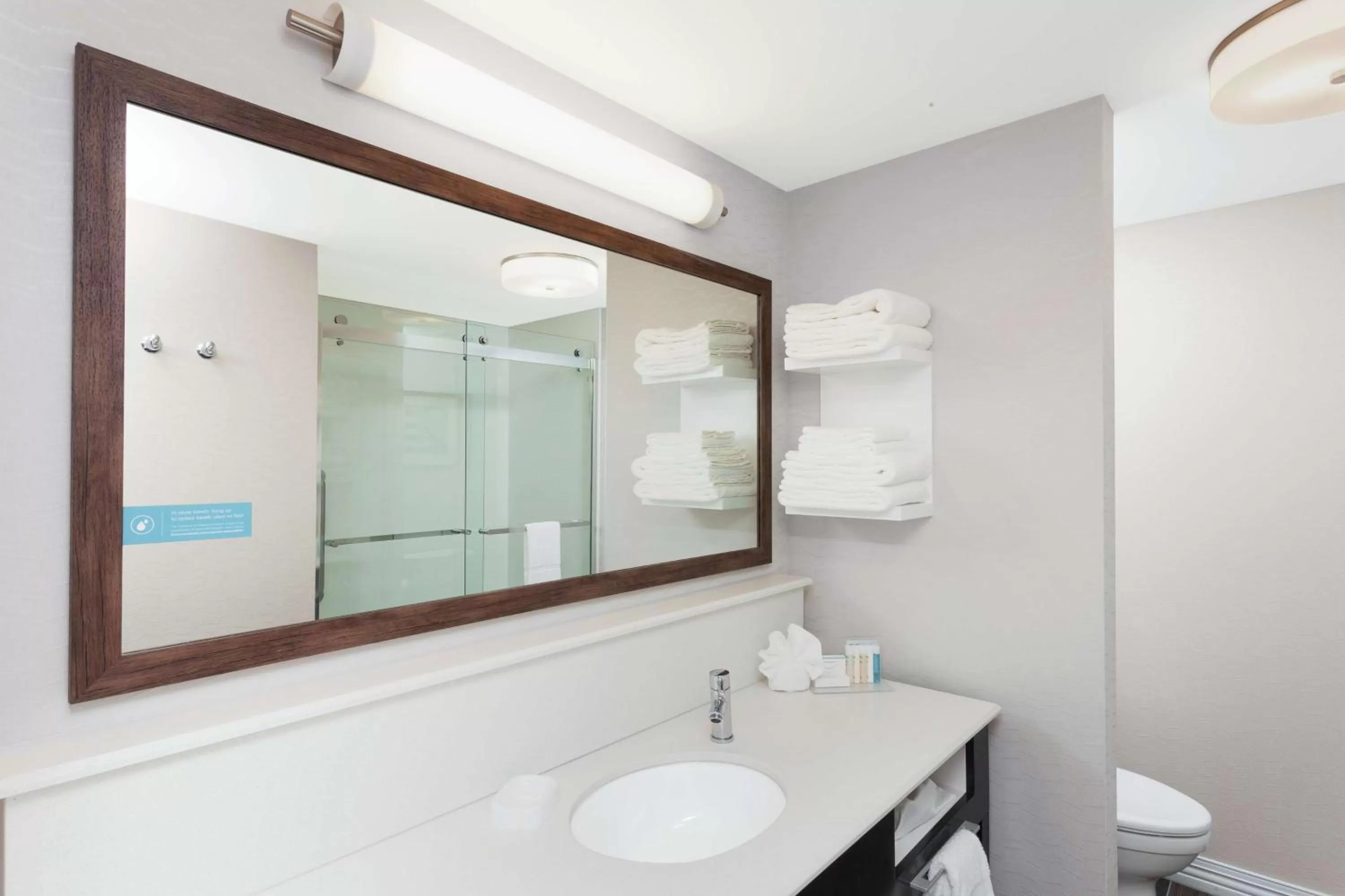 King Room with Sofa Bed - Hearing Accessible/Non-Smoking in Hampton Inn Kennebunk Kennebunkport Me