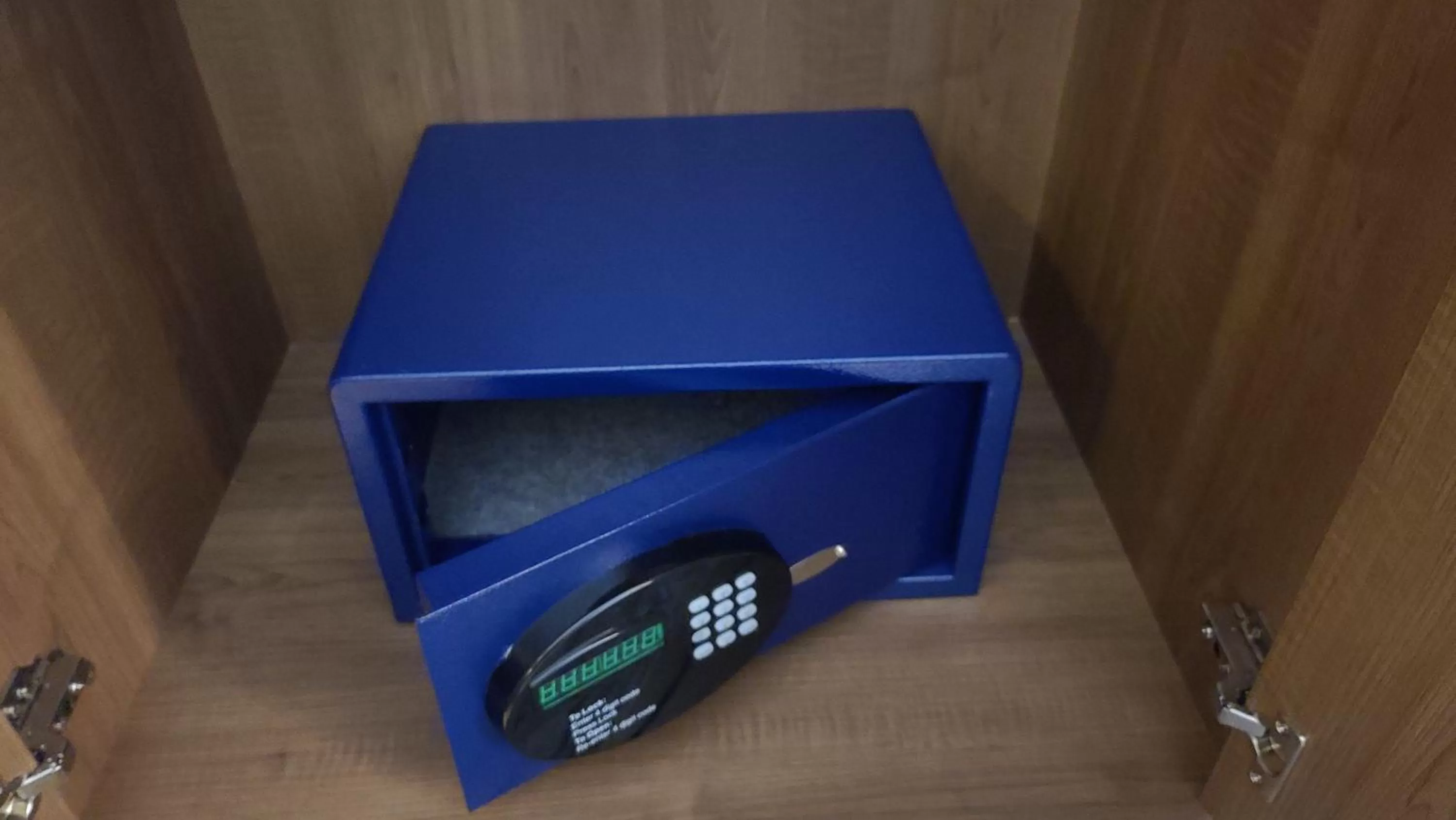 Standard King Room with Mobility Accessible Roll-In Shower in Holiday Inn Express Hotel & Suites Watsonville, an IHG Hotel