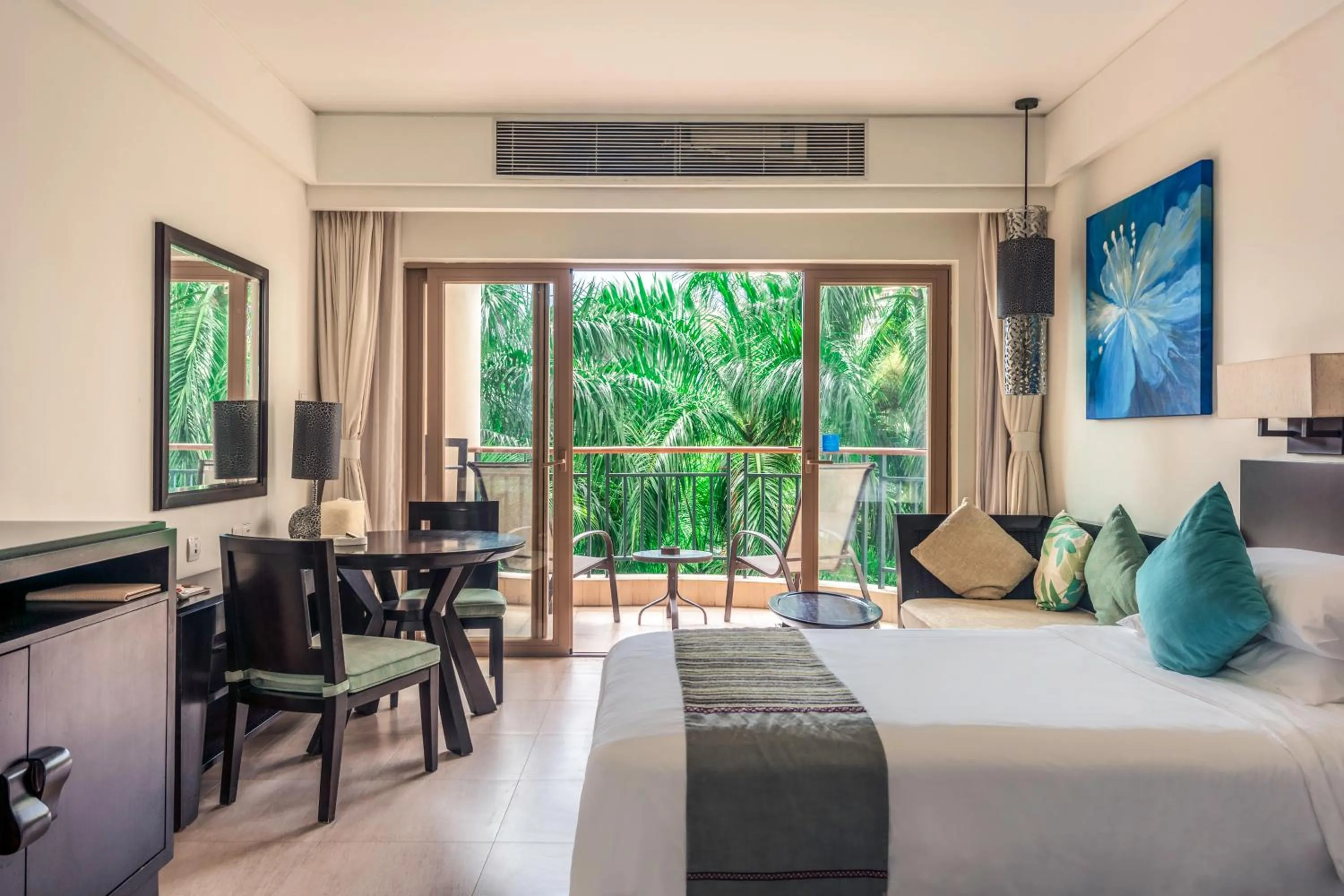 King Room with Garden View in Howard Johnson Resort Sanya Bay