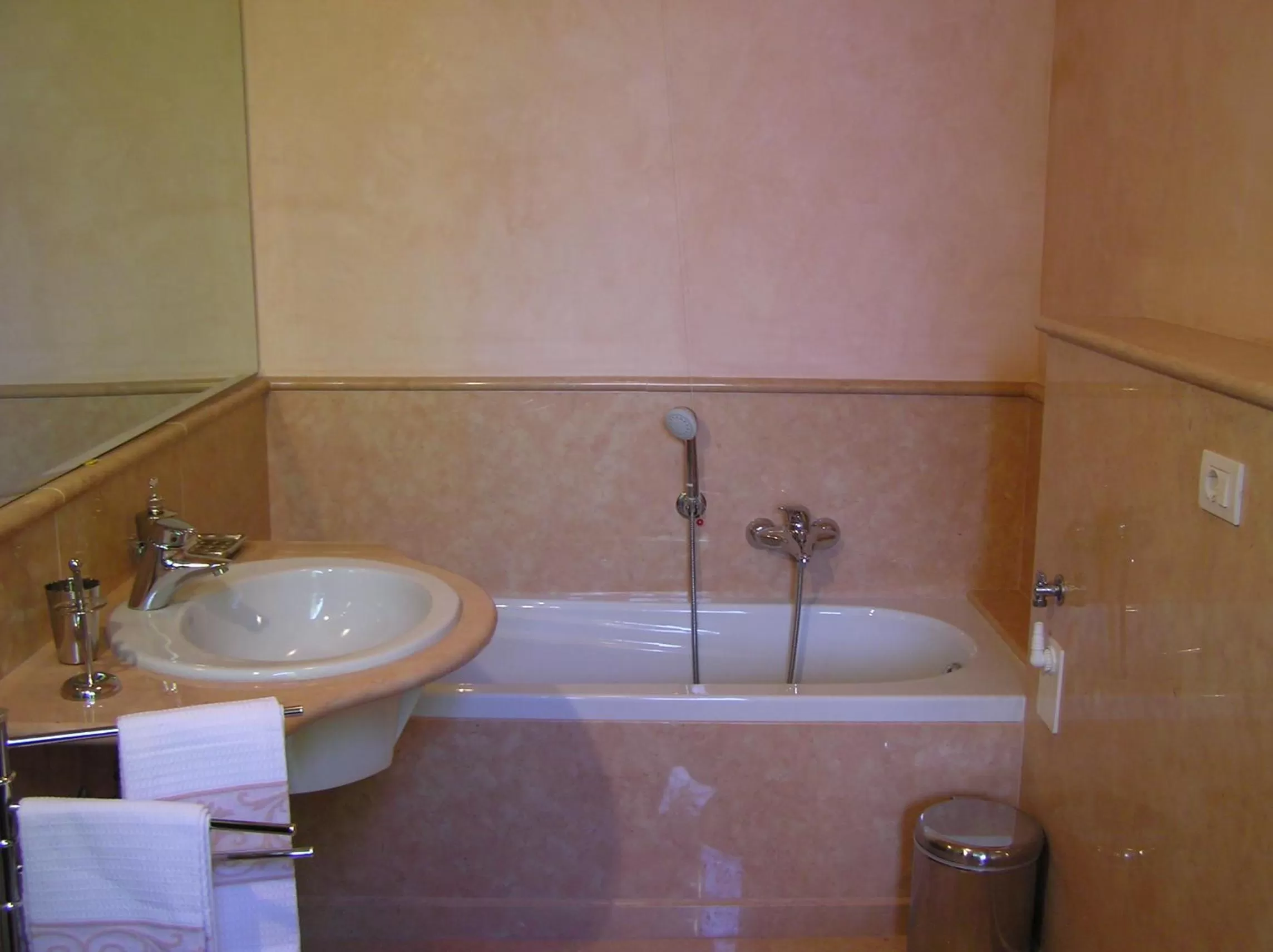 Double Room with Private External Bathroom in Bed & Breakfast Villa Palma