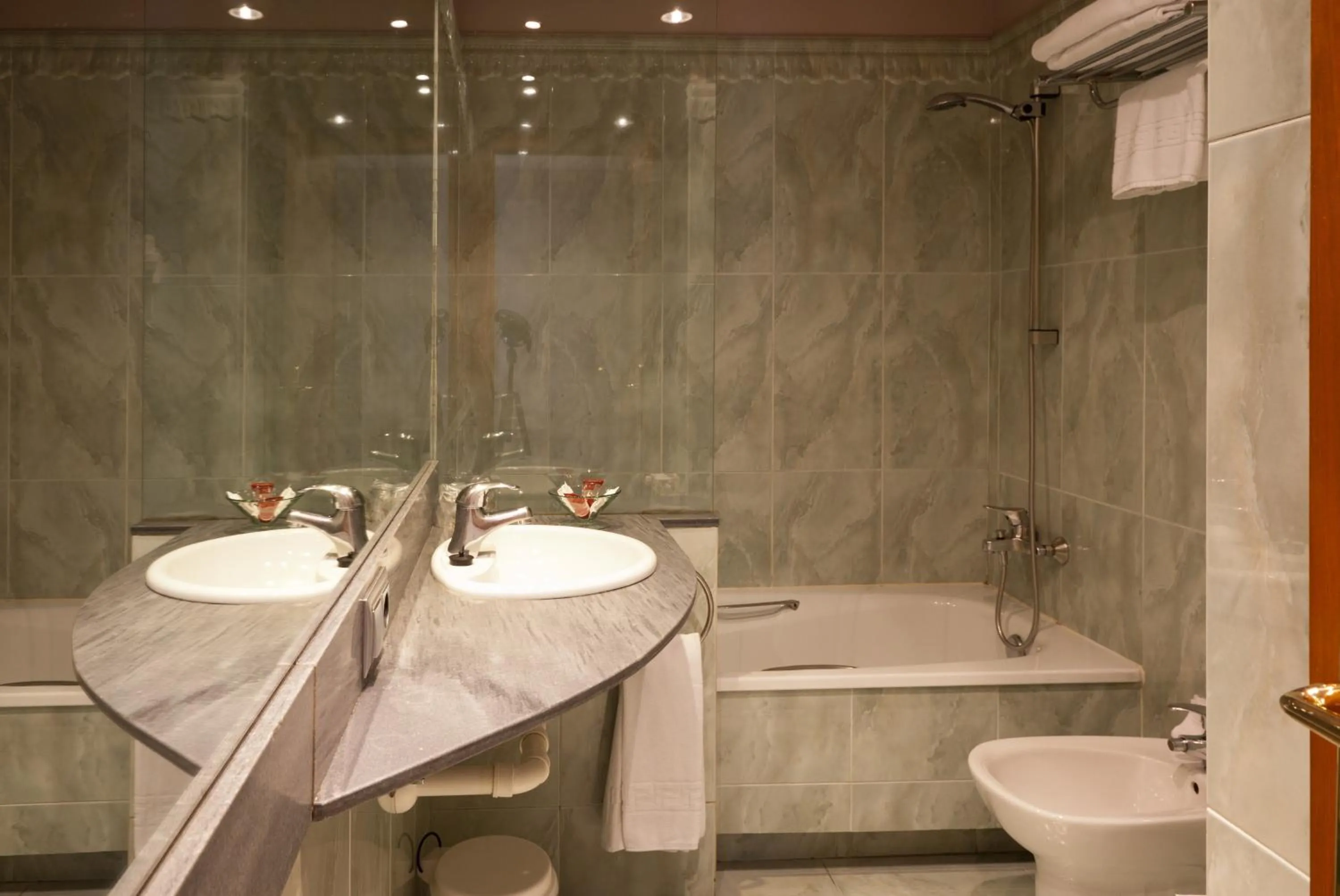 Quadruple Room in Hotel Vetusta