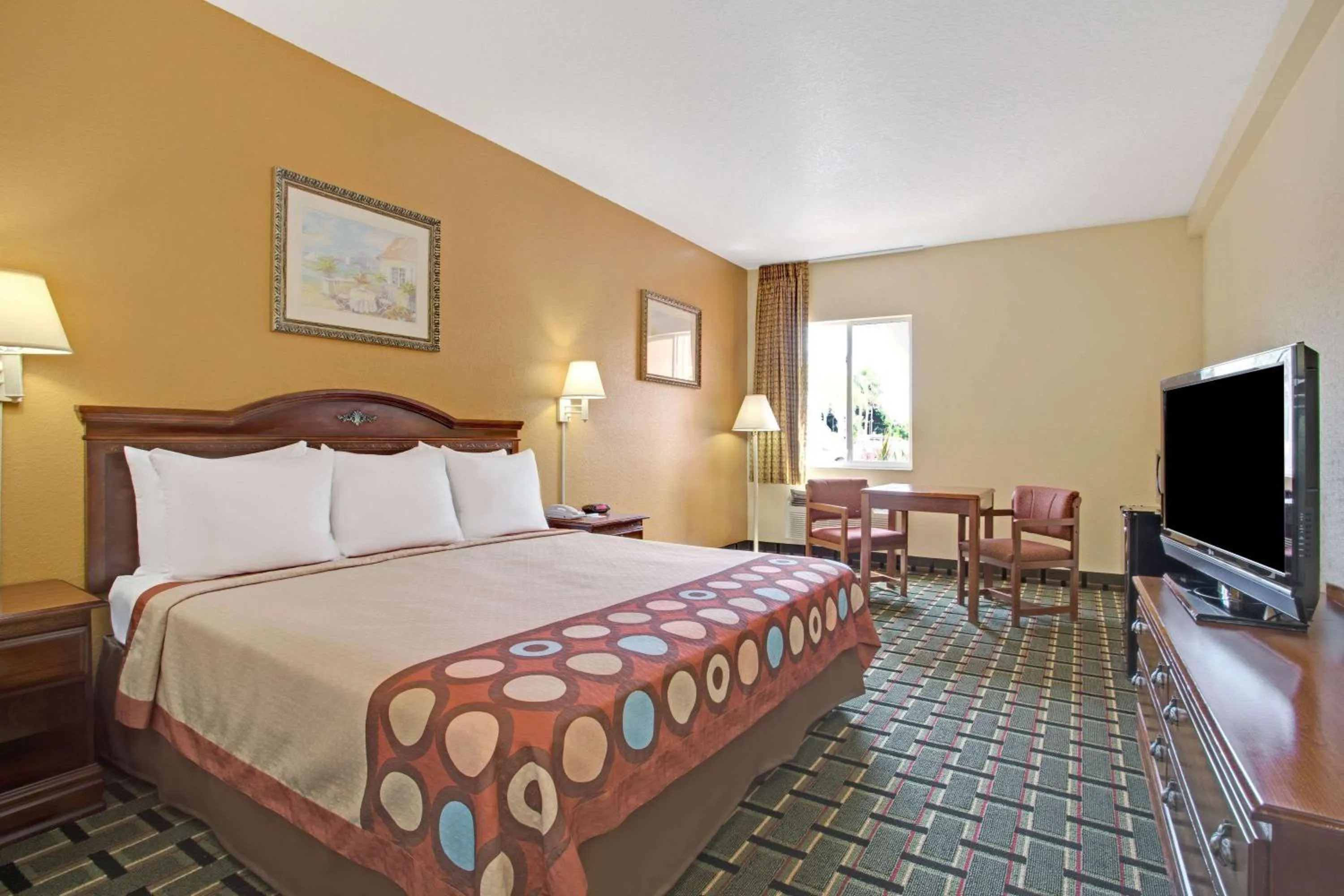King Room - Non-Smoking in Super 8 by Wyndham Daytona Beach