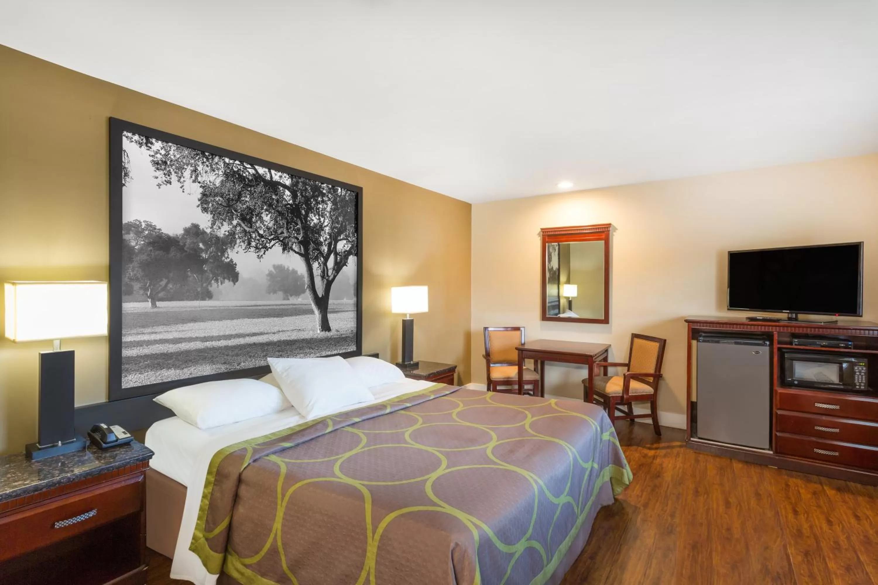 Bed in Super 8 by Wyndham Martinez