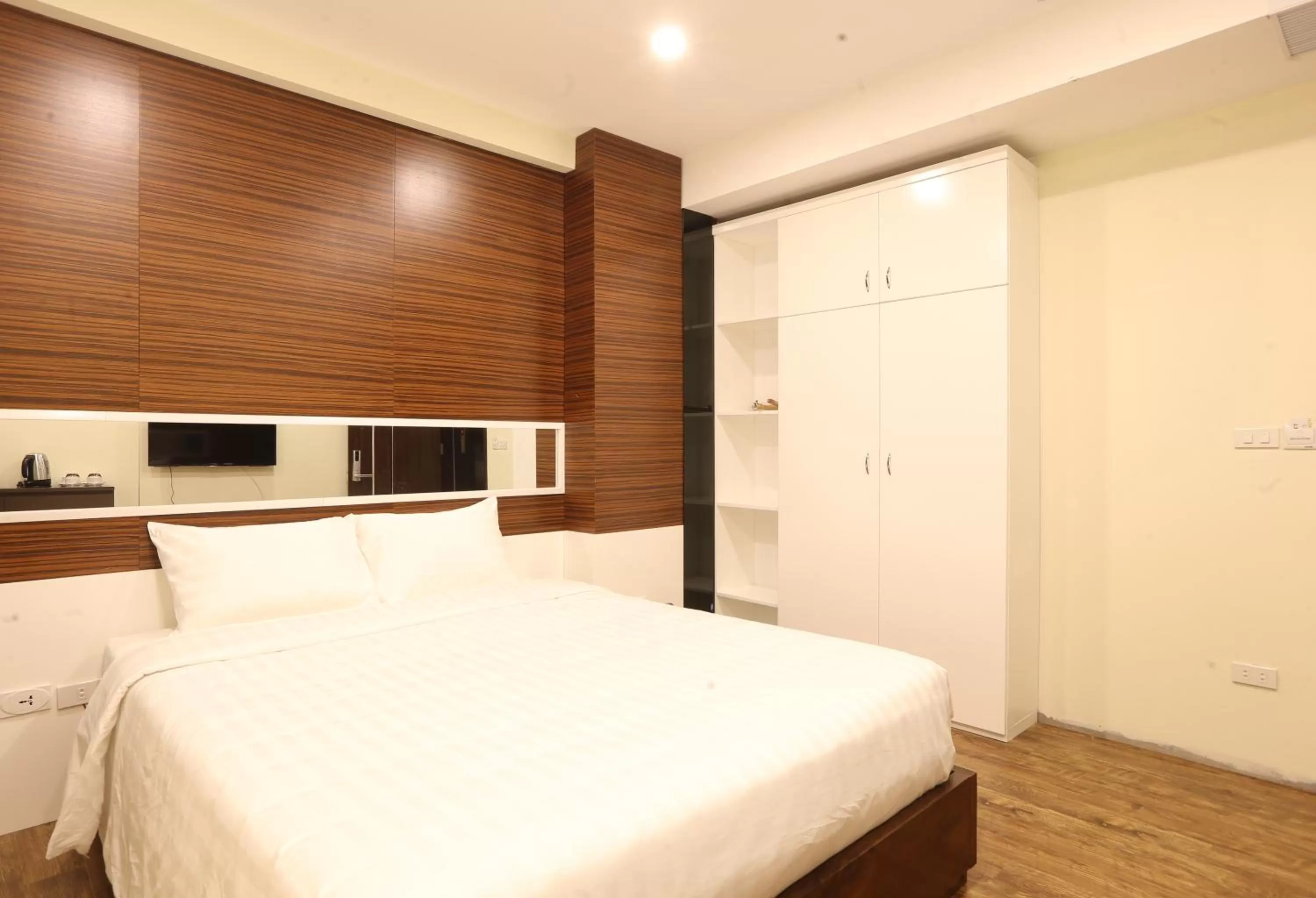 Standard King Room in Au Viet Hotel