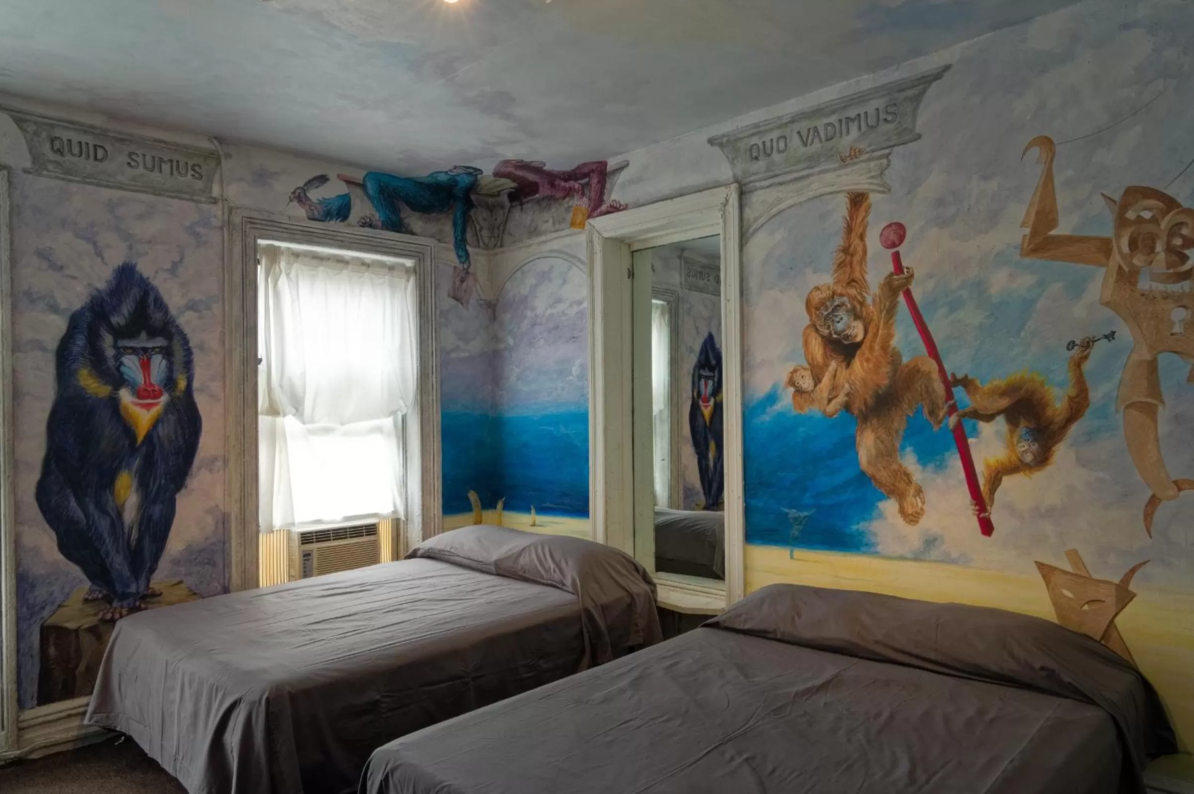 Quadruple Room with Private Bathroom in Carlton Arms Hotel