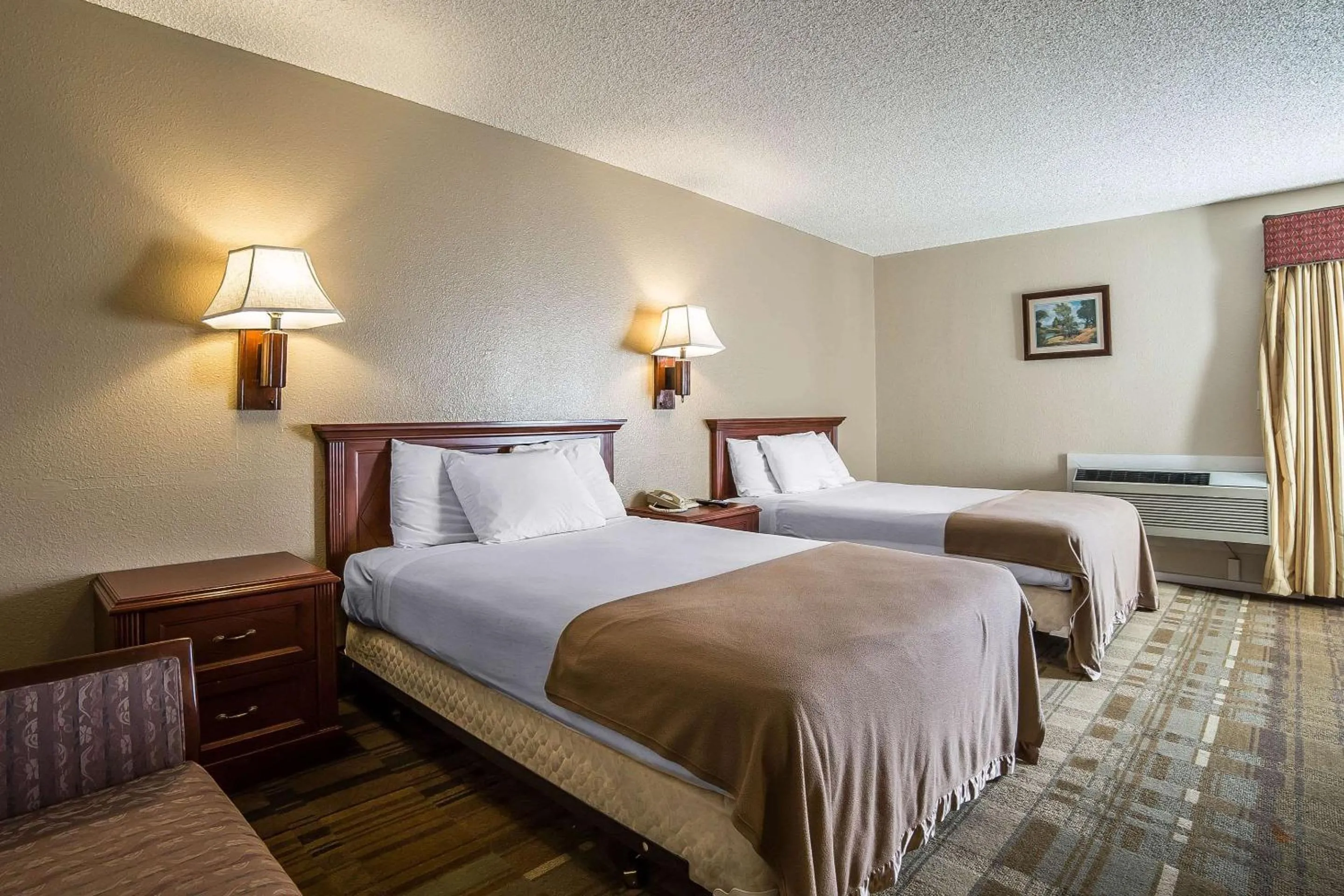Queen Room with Two Queen Beds - Non-Smoking in Rodeway Inn Cheyenne I-80 East