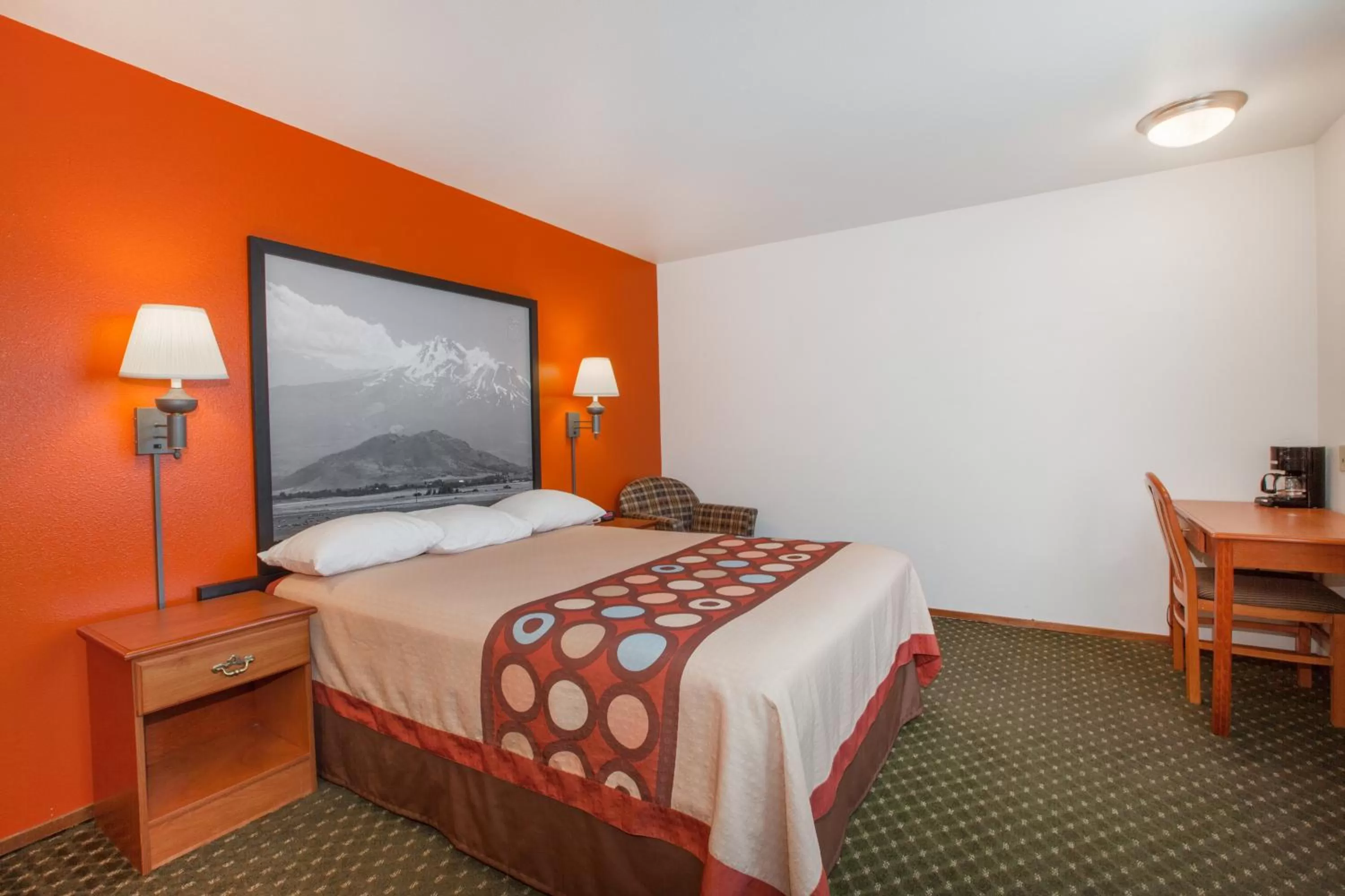 Queen Room - Non-Smoking in Super 8 by Wyndham Cloverdale Wine Country