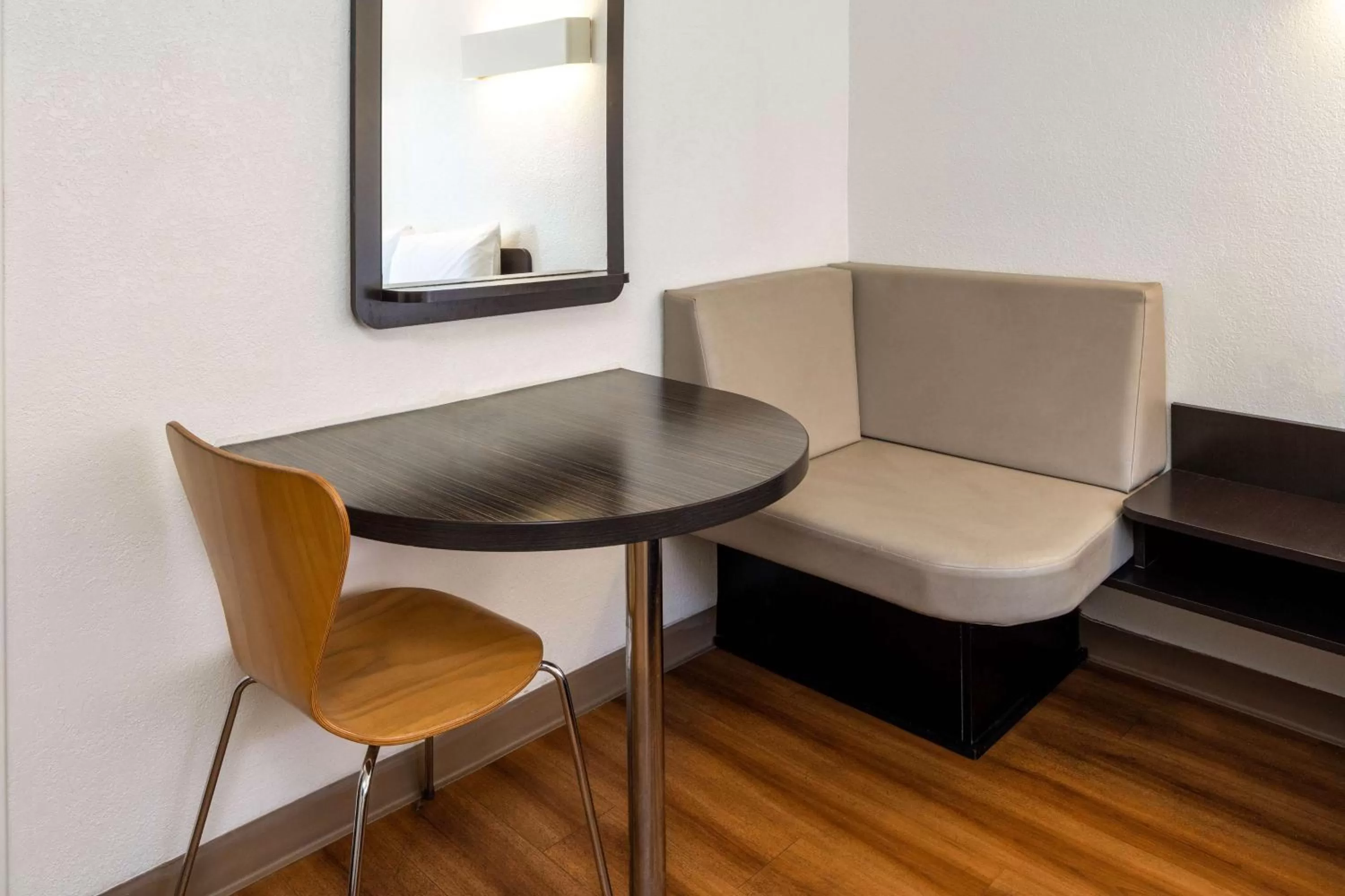 Queen Room in Motel 6-Santa Barbara, CA - State Street