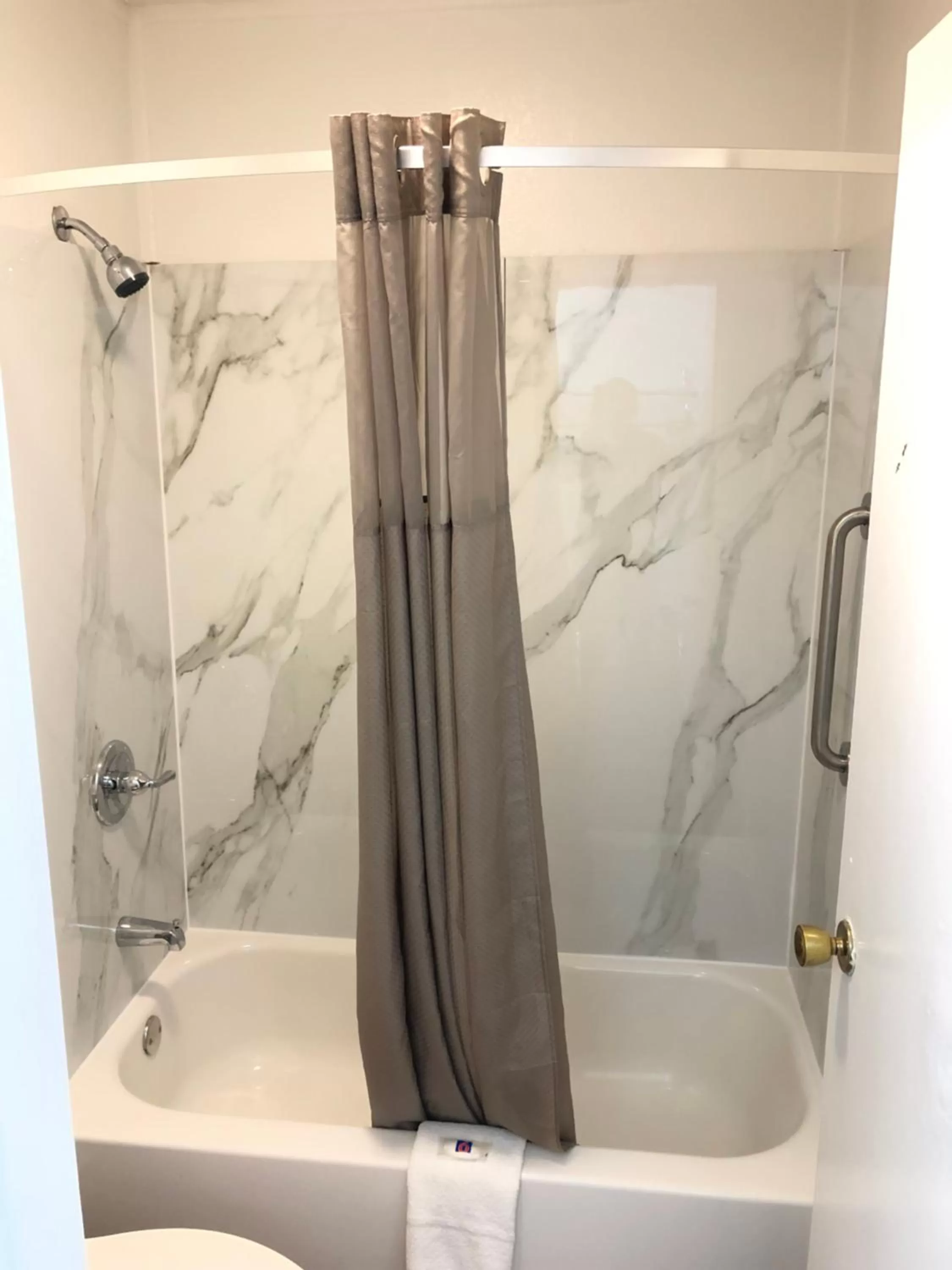 Deluxe Quadruple Room - single occupancy - Non-Smoking in Motel 6-Parkersburg, WV