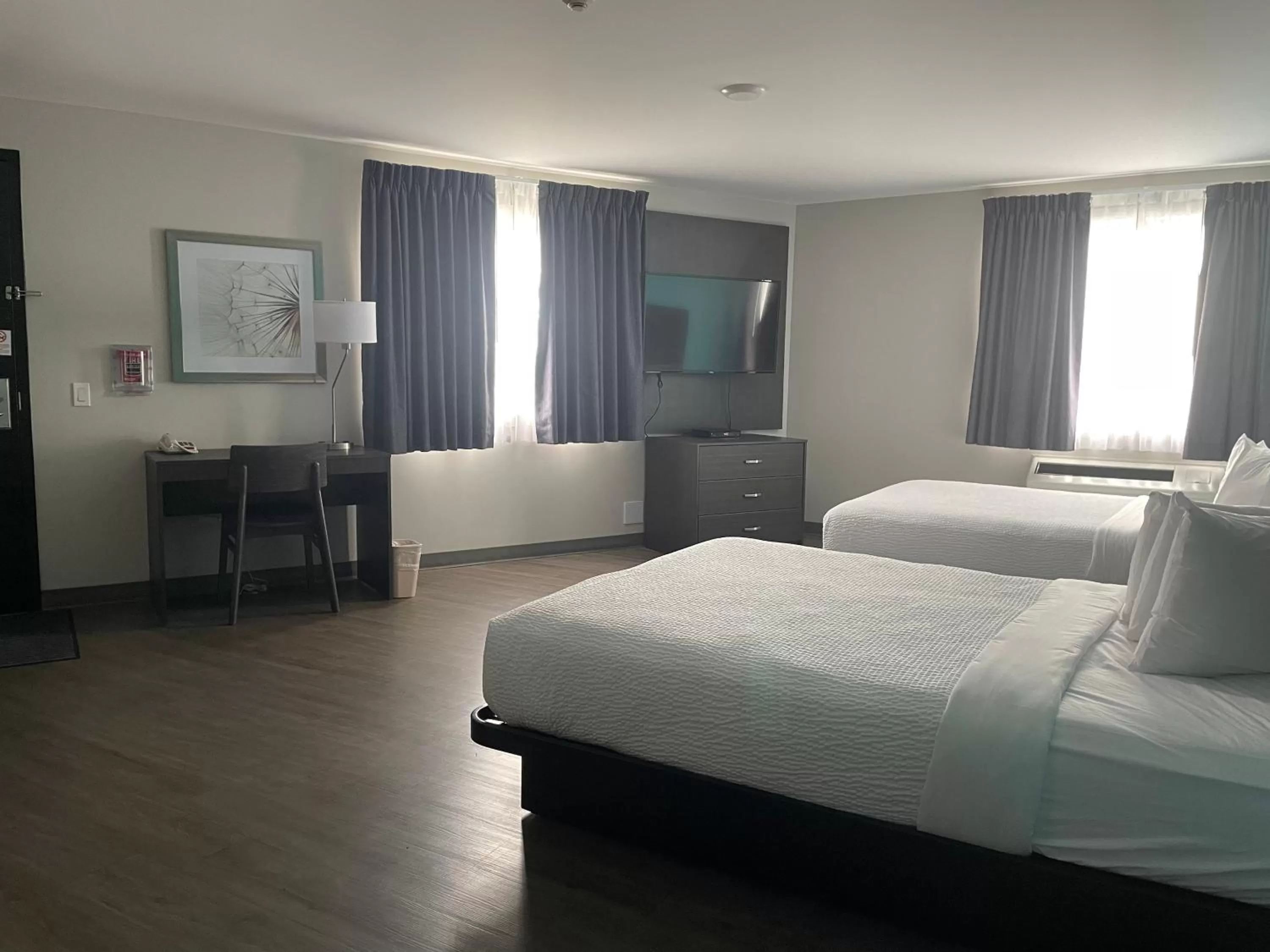 Superior Room with Two Queen Beds, Mobility Access and Roll-In Shower, Non-Smoking in Howard Johnson by Wyndham Thunder Bay