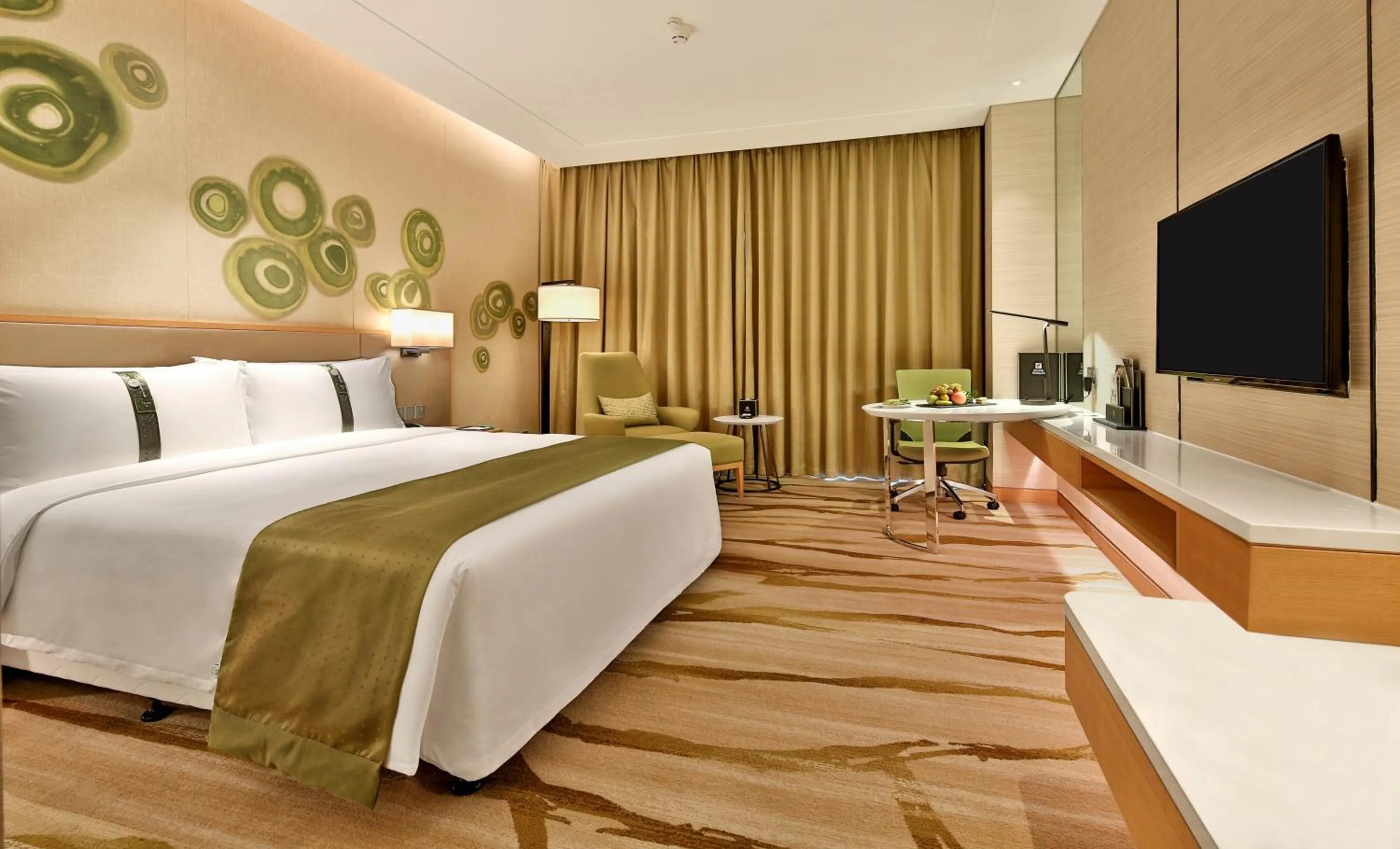 Standard King Room in Holiday Inn Chengdu Qinhuang by IHG