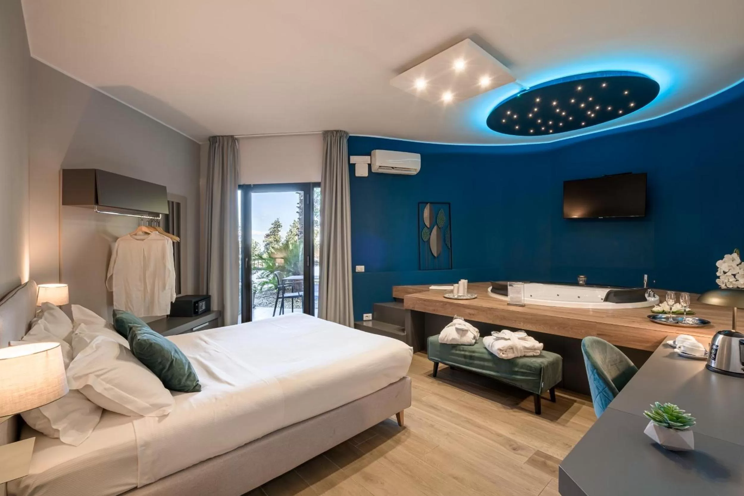 Double Room with Spa Bath in Taormina Palace Hotel