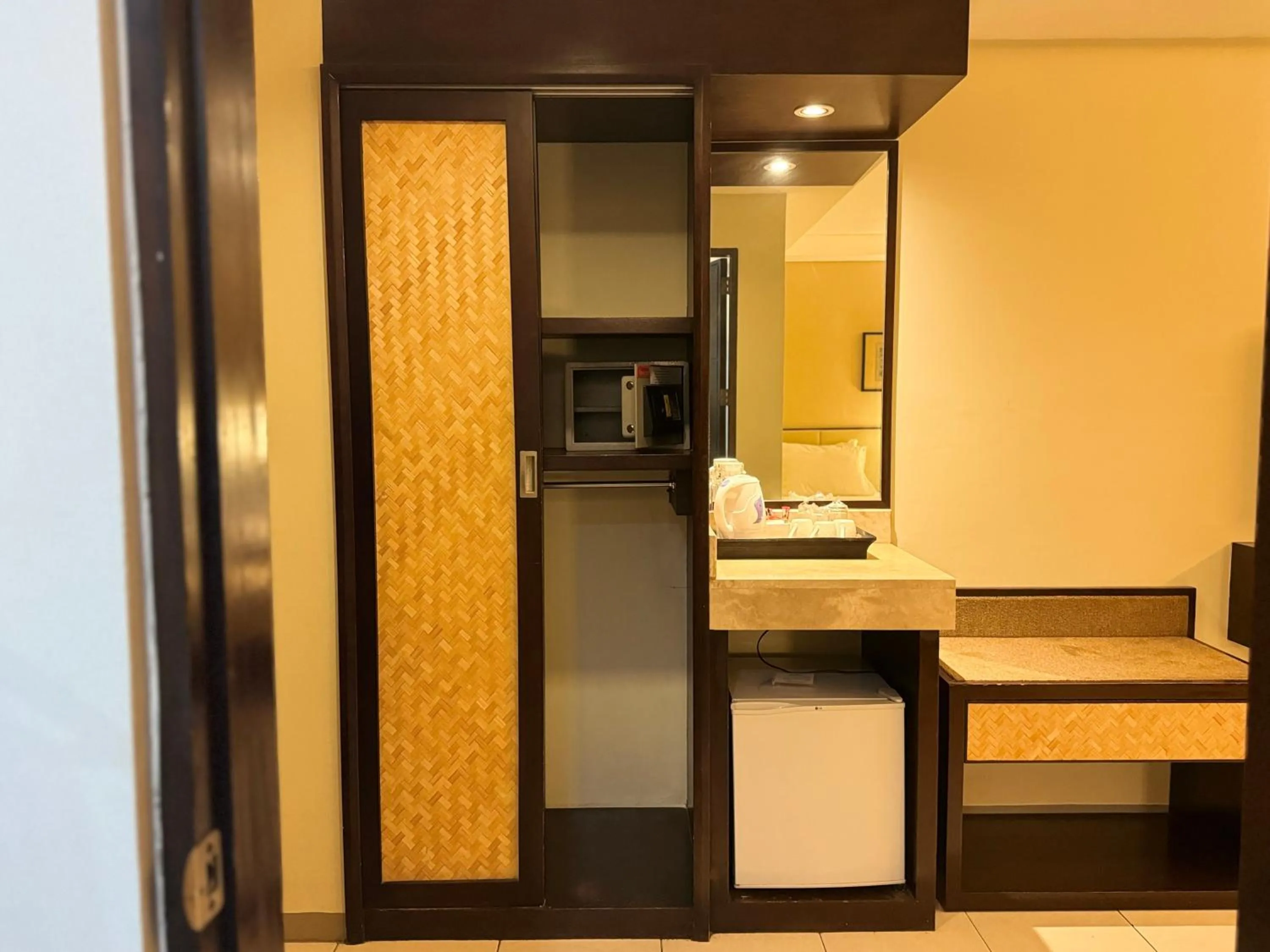 Deluxe Triple Room in Circle Inn - Iloilo City Center