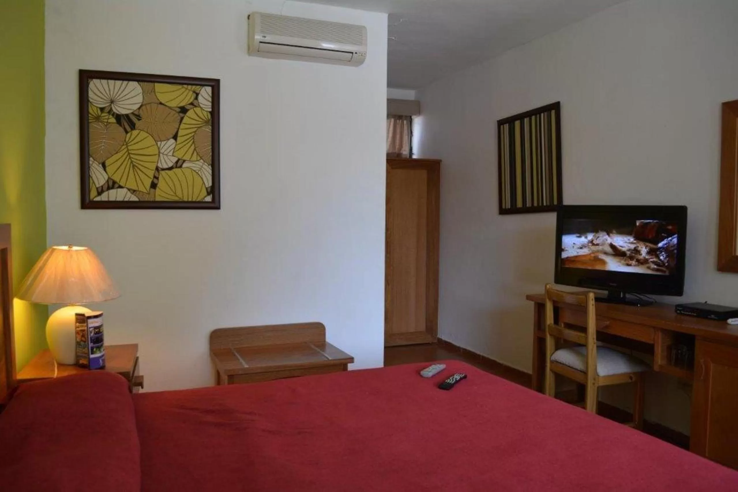 Deluxe King Room in New Garden Hotel