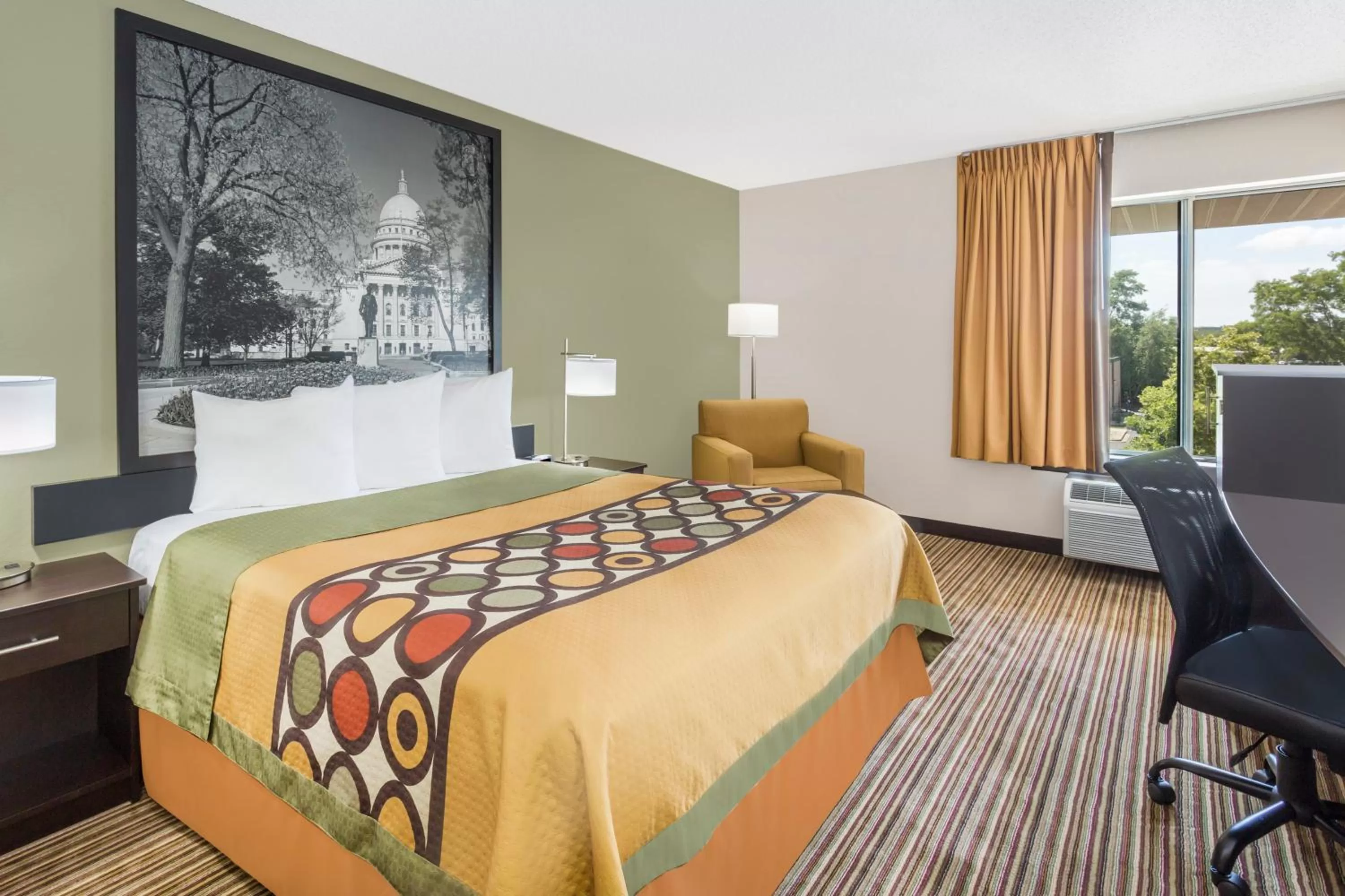 Queen Room - Mobility Access/Non-Smoking in Super 8 by Wyndham Madison South