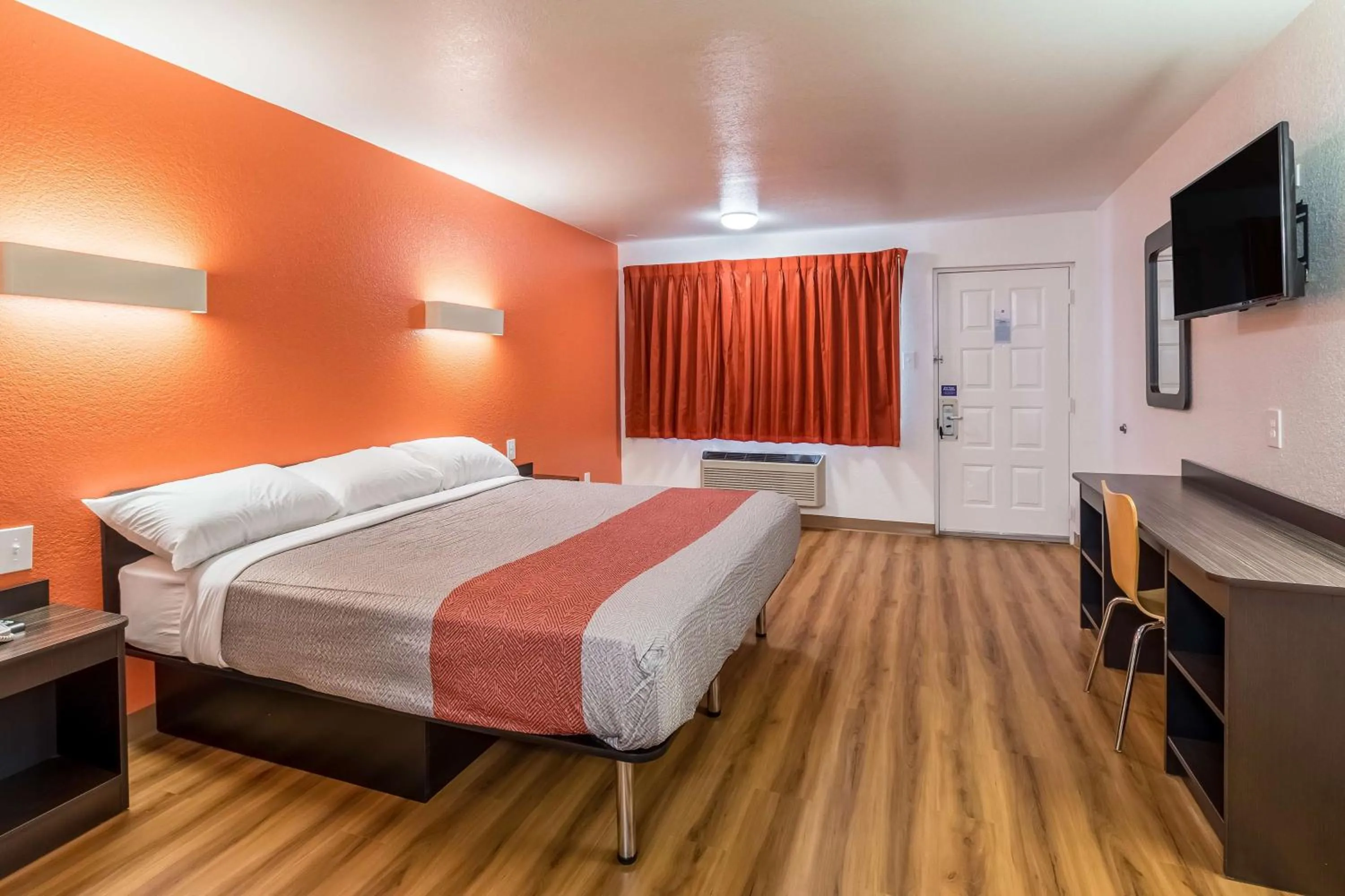 King Room - Disability Access - Smoking in Motel 6-Arlington, TX - UTA