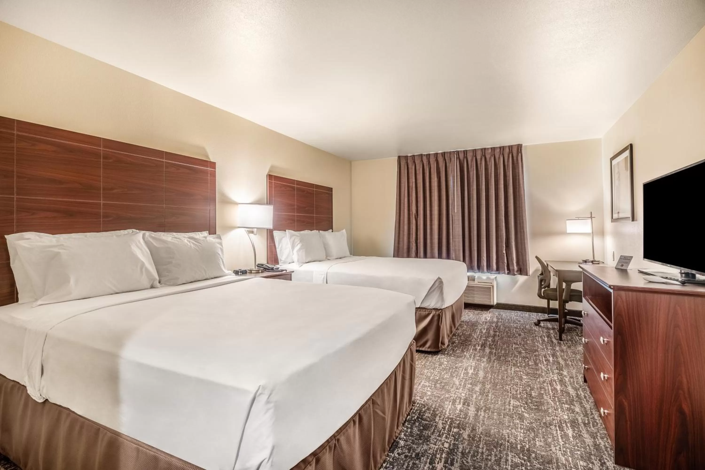 Quadruple Room in Cobblestone Hotel & Suites - Newport