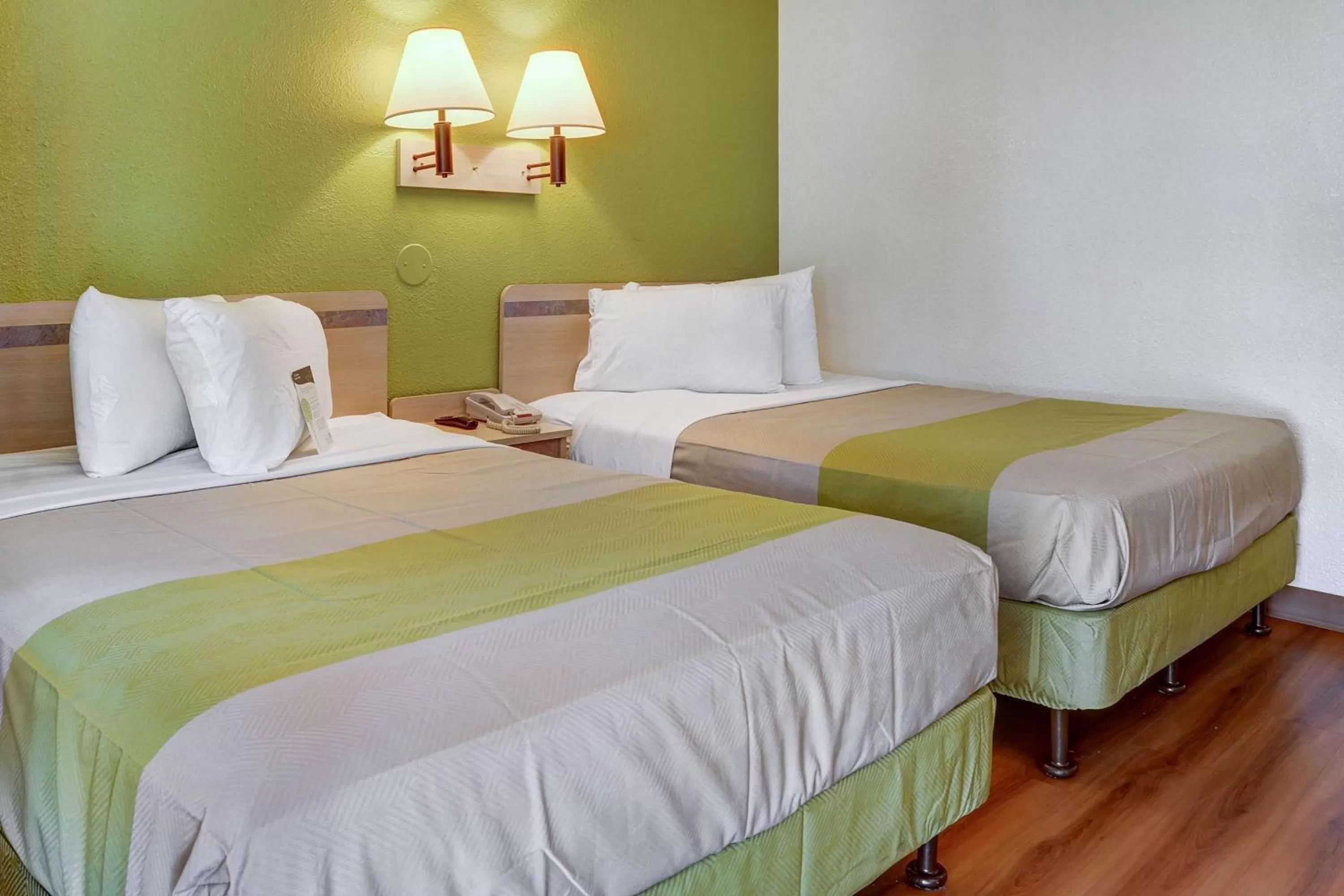 Premium Quadruple Room in Motel 6-Eugene, OR - South Springfield