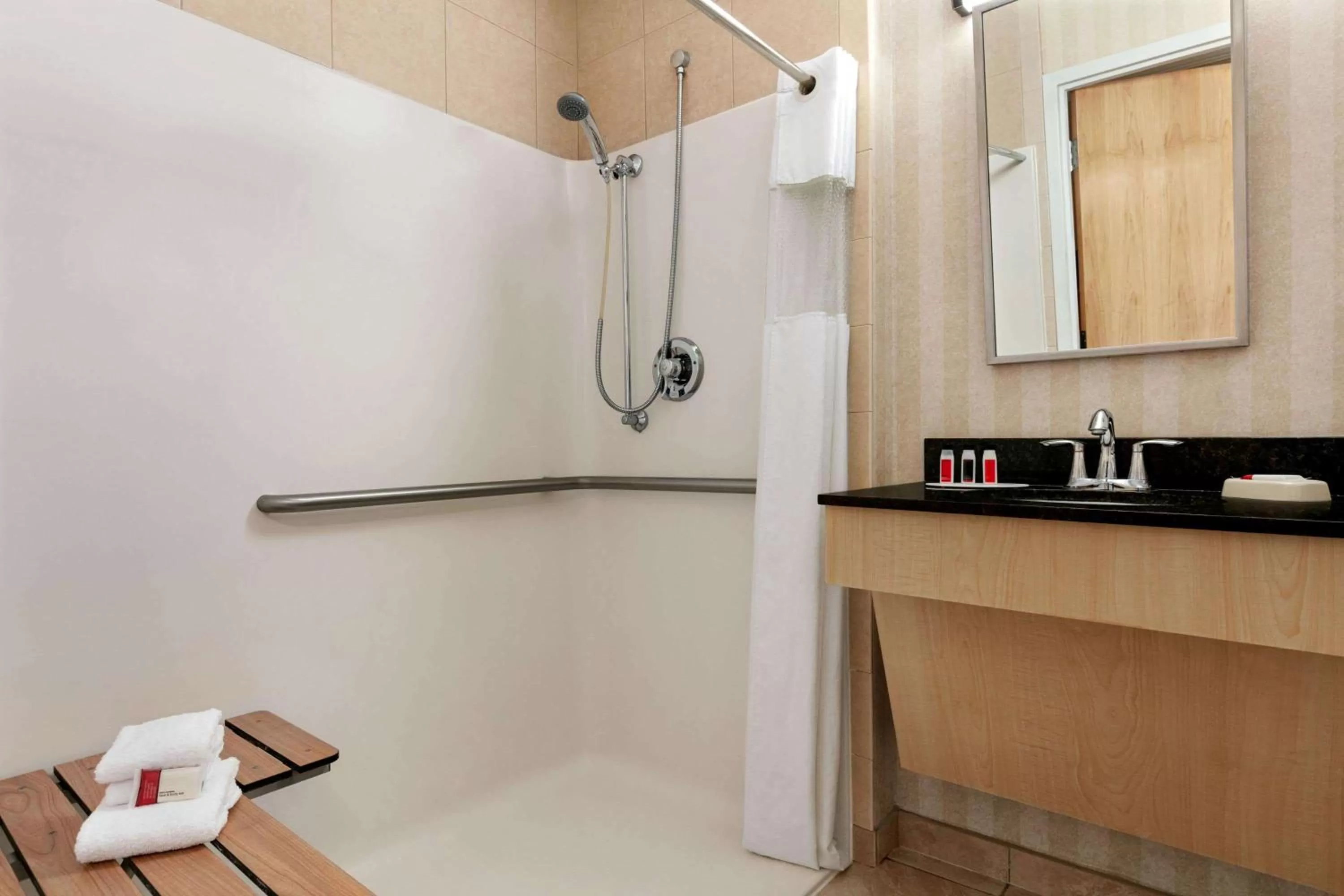 Suite - Disability Access/Non-Smoking in Baymont by Wyndham Prince George Fort Gregg-Adams