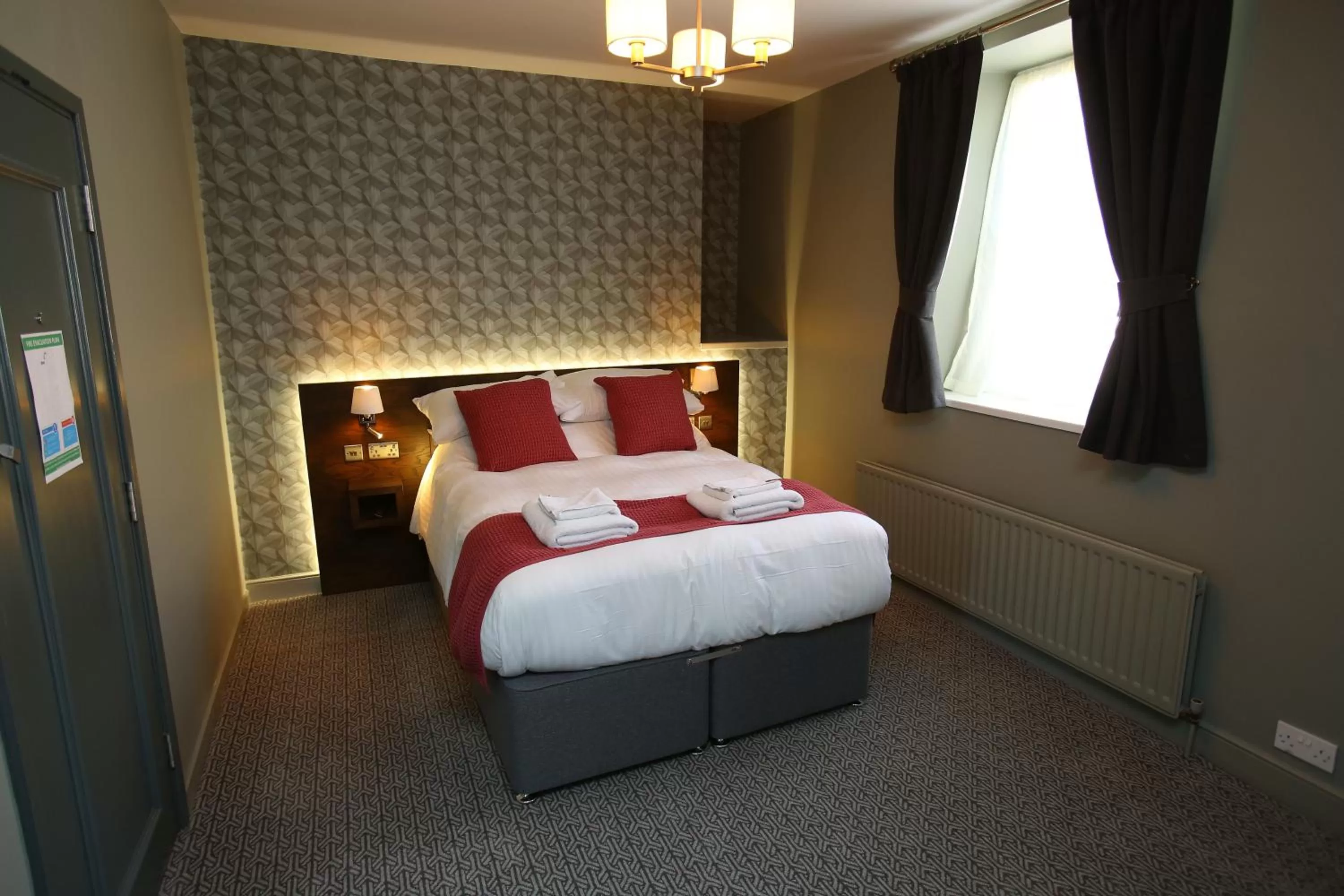 Double Room with Private Bathroom in The Queens Head Hotel