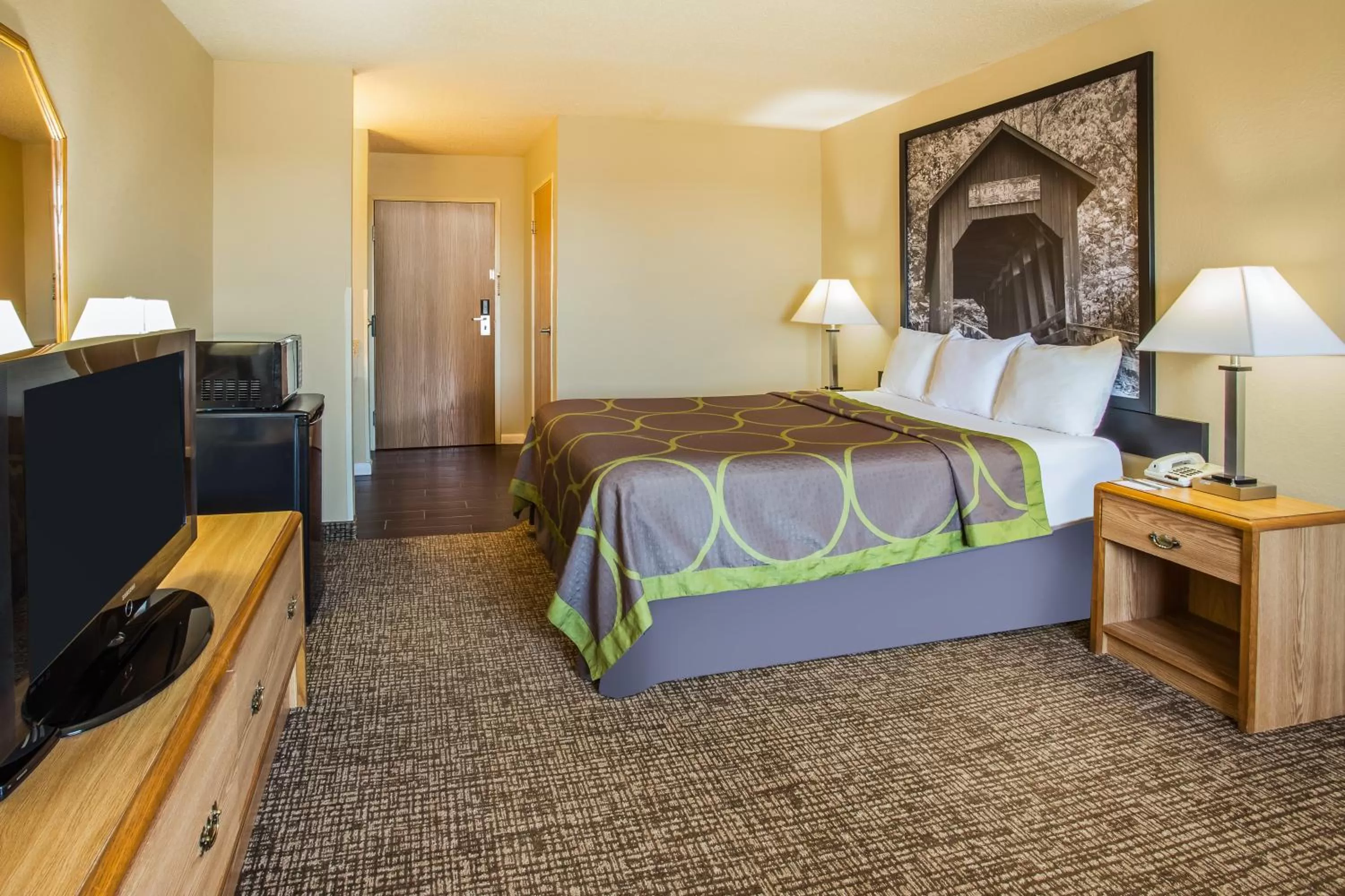 Queen Room - Non-Smoking in Super 8 by Wyndham Remington