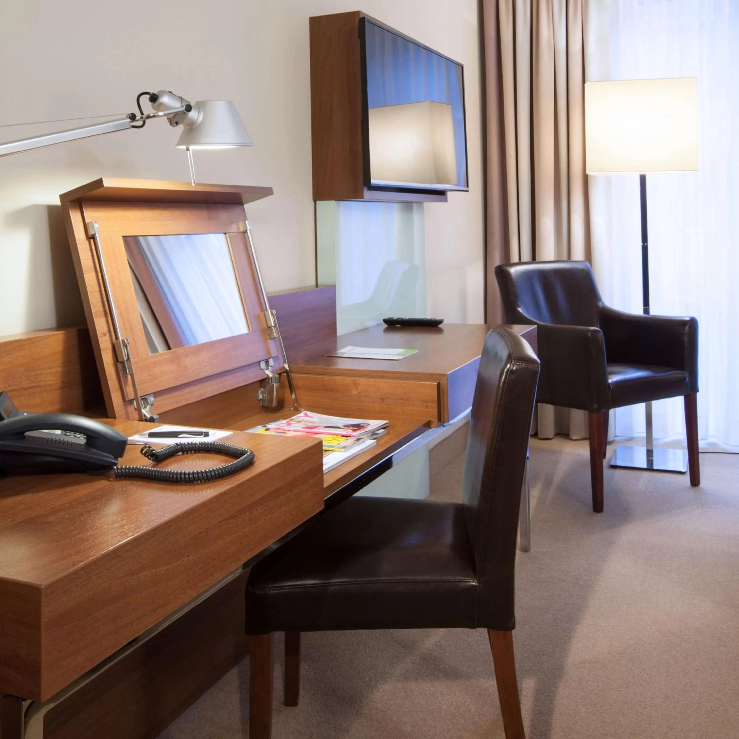 Deluxe King Room in Lindner Hotel Hamburg am Michel, part of JdV by Hyatt