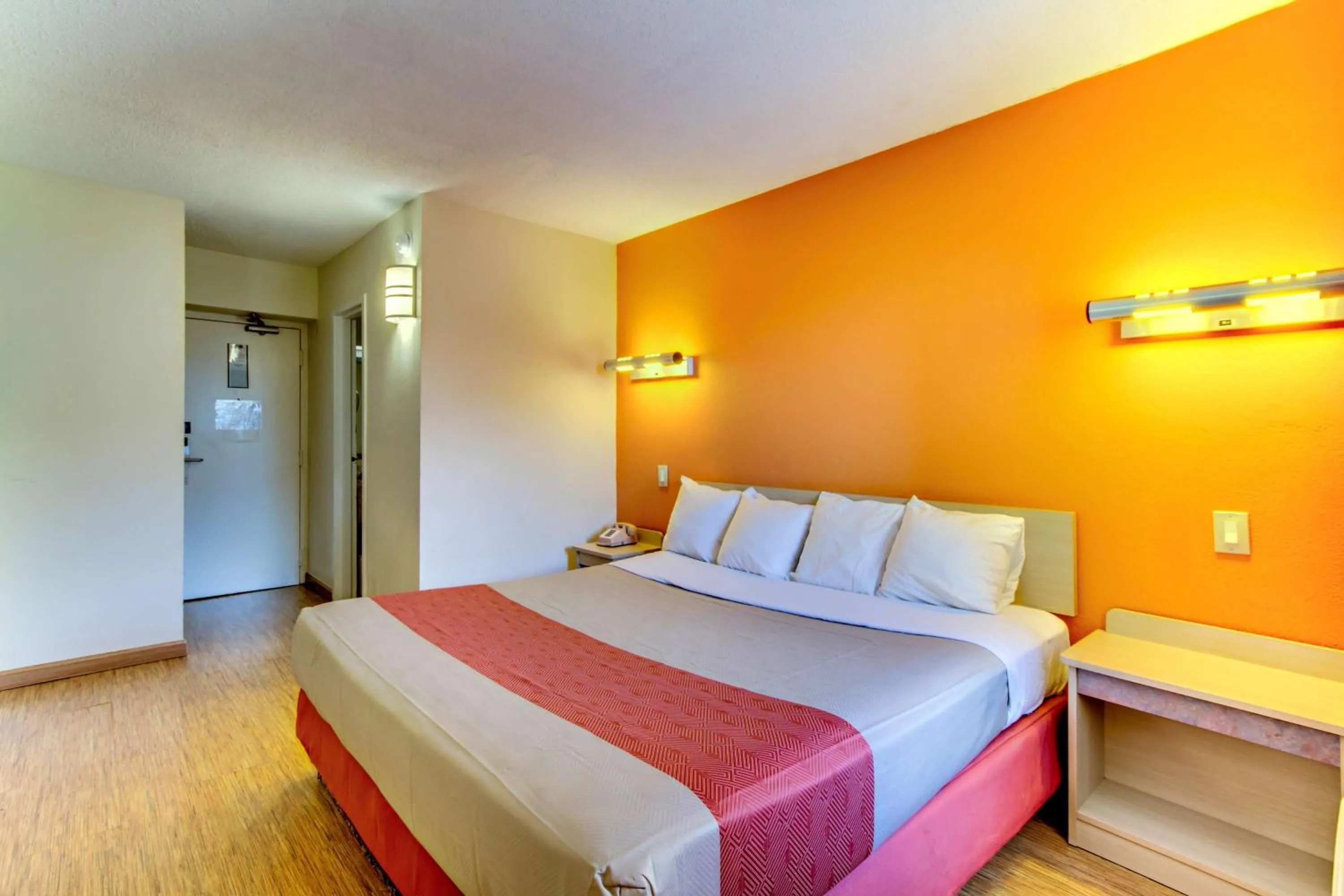 Deluxe King Room - single occupancy - Non-Smoking in Motel 6-Washington, DC
