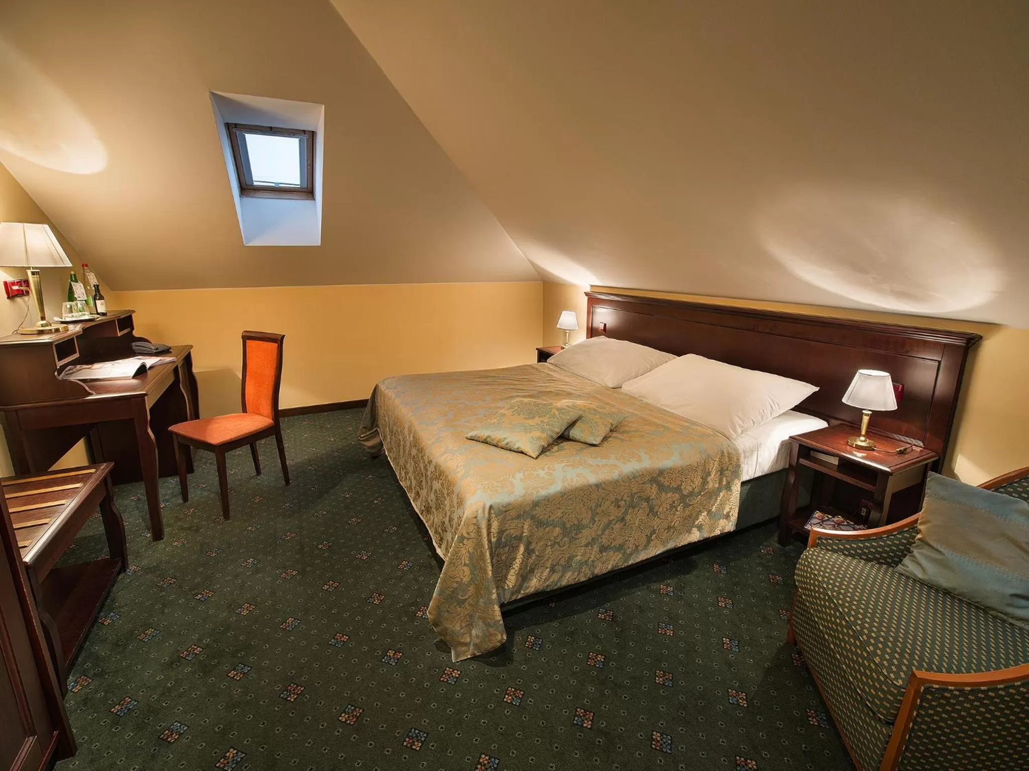 Double Room with Extra Bed in EA Hotel Downtown