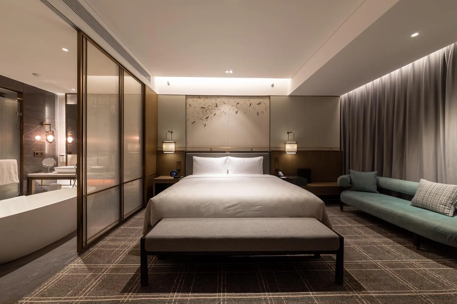 One-Bedroom King Suite in HUALUXE Xi'an Chanba by IHG