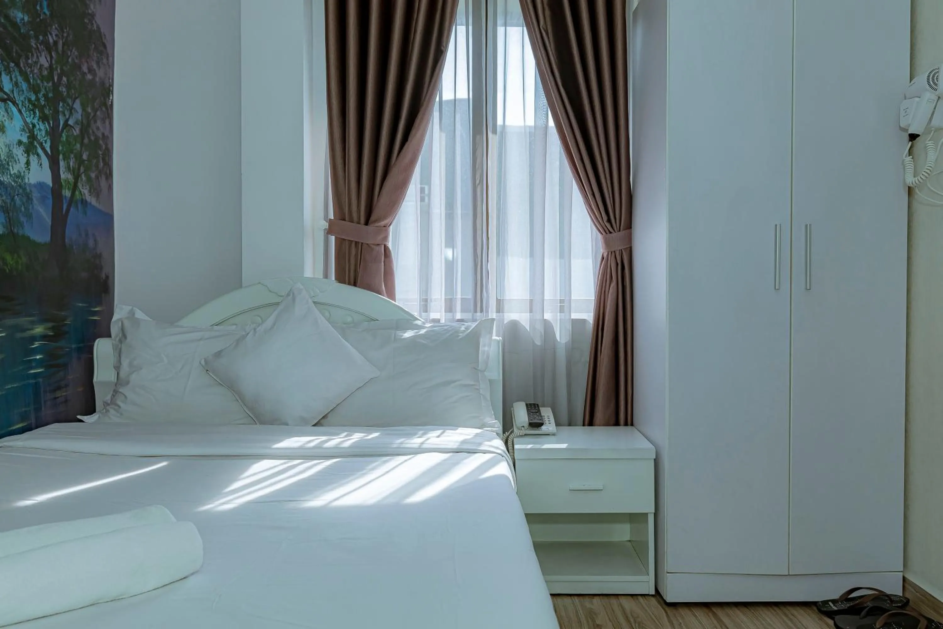 Deluxe Double Room in Ken's Backpackers Hotel