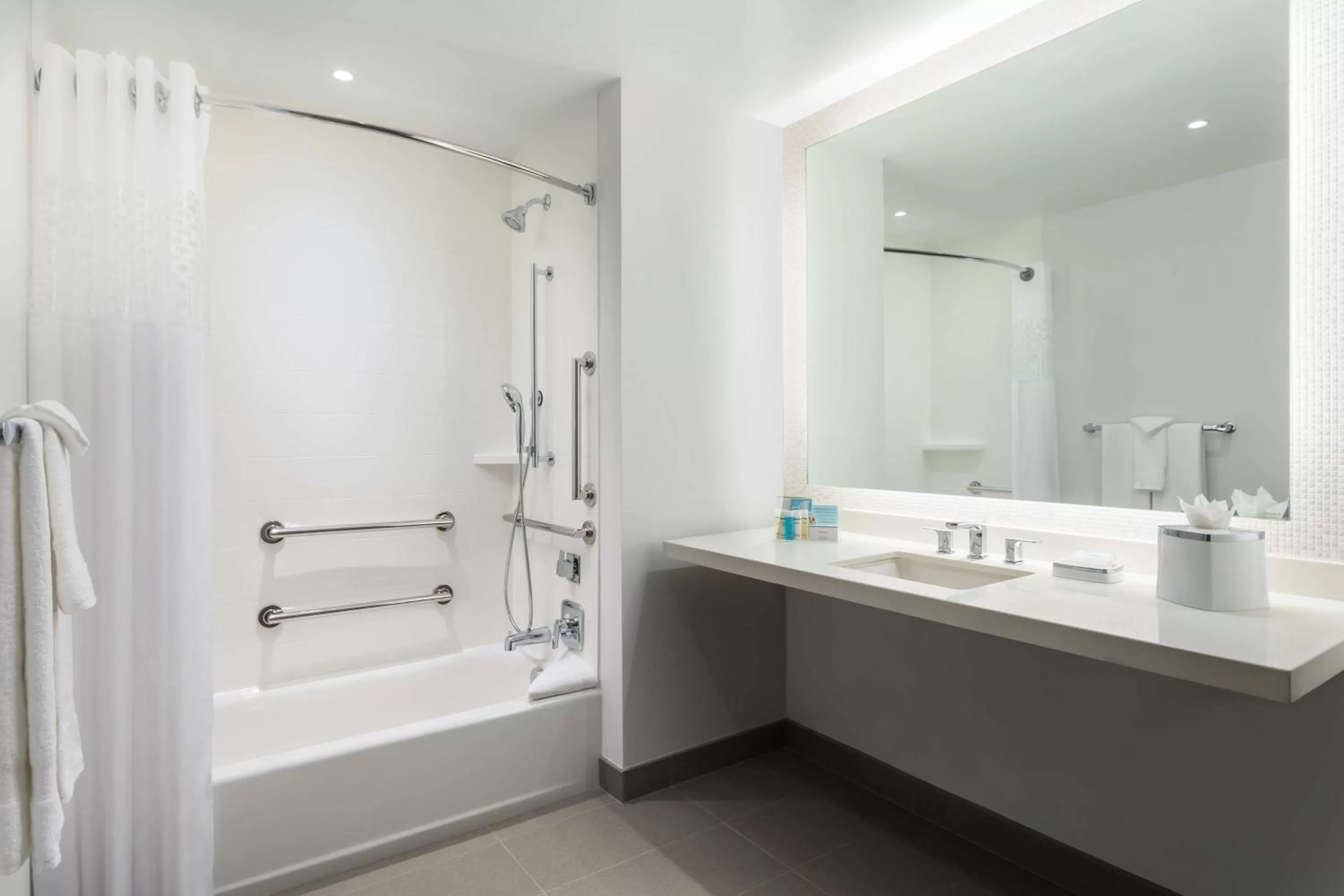 Queen Suite with Two Queen Beds - Mobility/Hearing Access - Non-Smoking in Hampton Inn & Suites Santa Monica