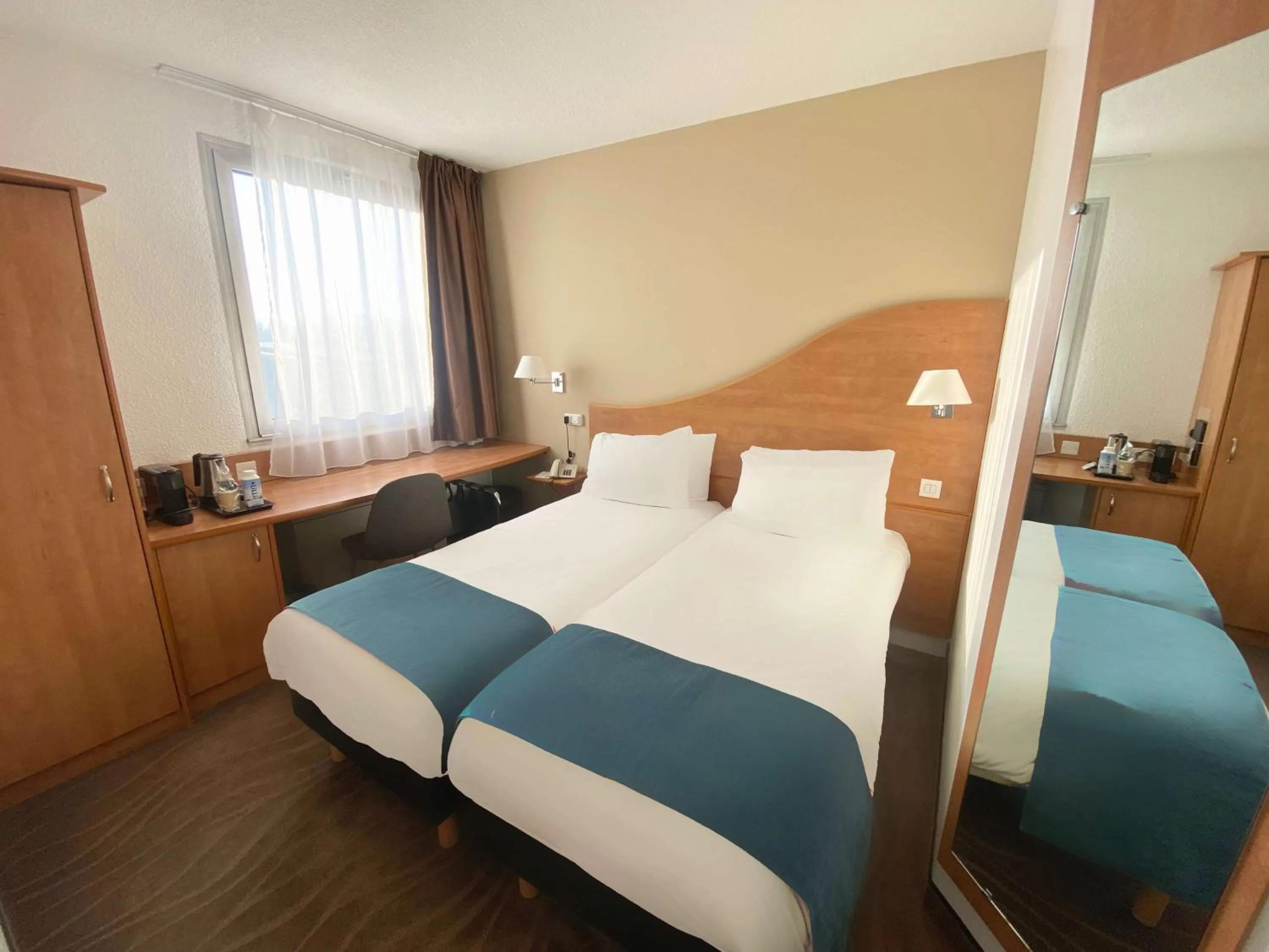 Classic Twin Room in Sure Hotel by Best Western Bordeaux Lac