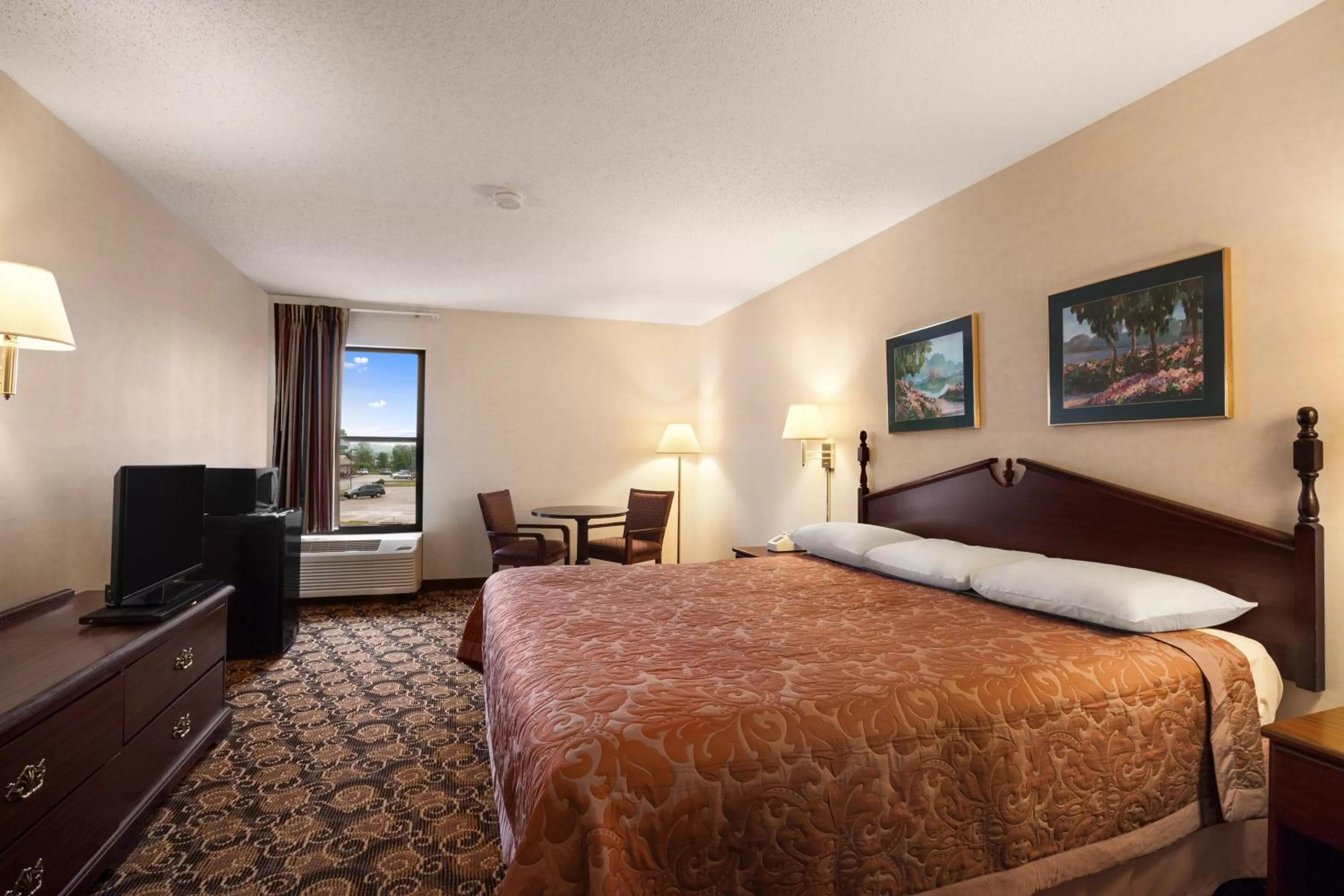 King Room - Disability Access - Non-Smoking in Super 8 by Wyndham Evansville North