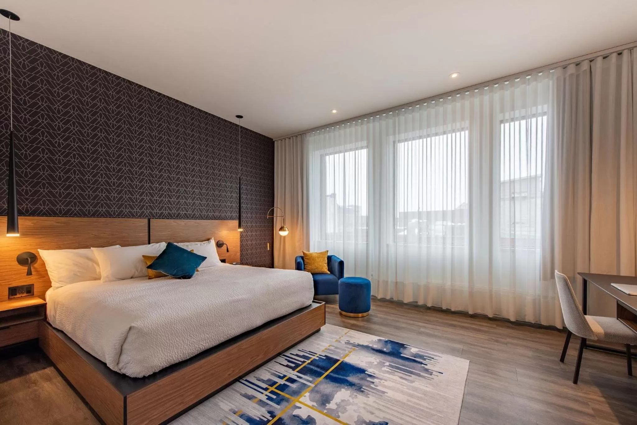 Superior Queen Suite - Non Smoking in Hotel Royal William, an Ascend Collection Hotel