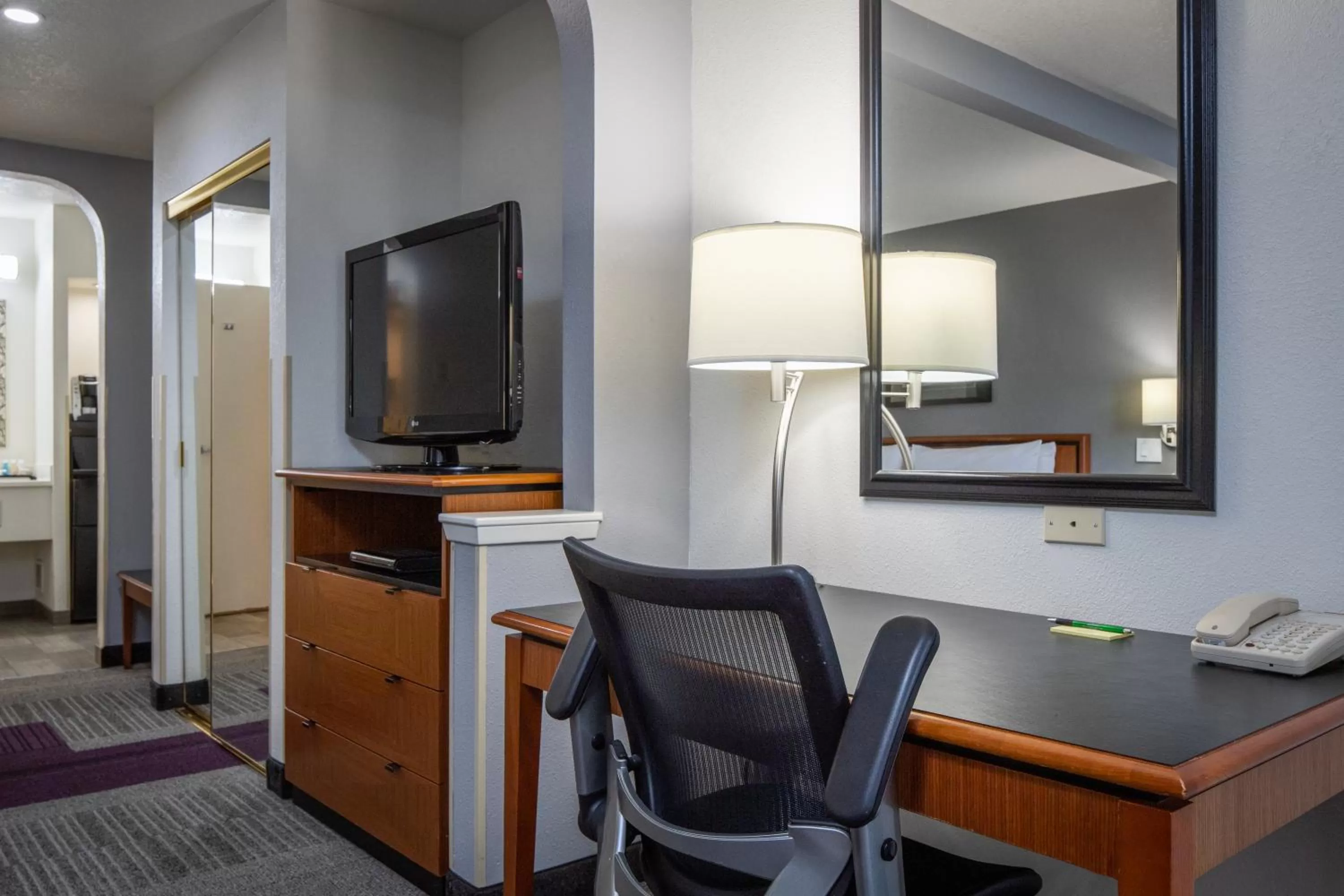 King Room with Sofa Bed in Atherton Park Inn and Suites