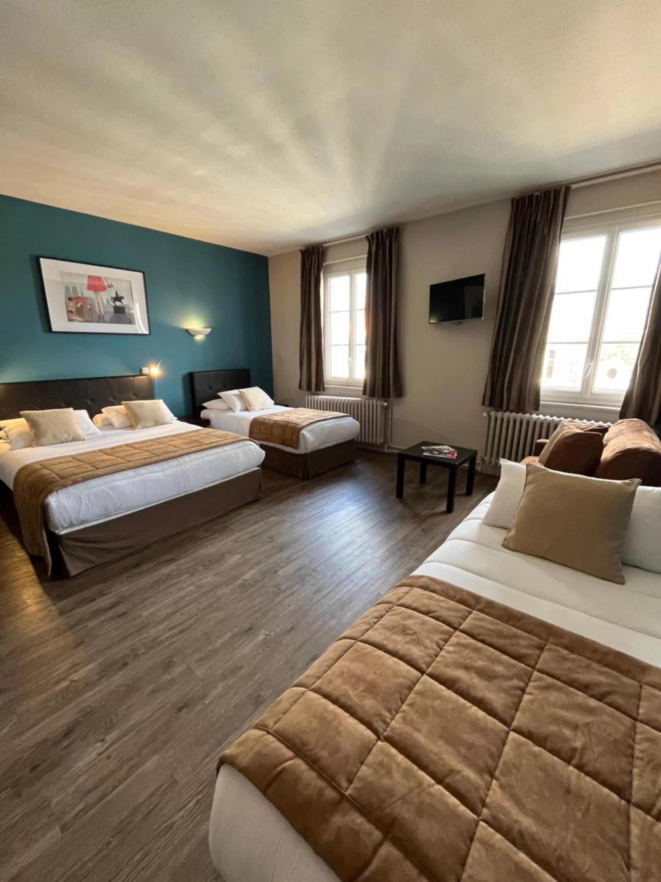 Family Room (5 Adults) in Hotel Des Cedres