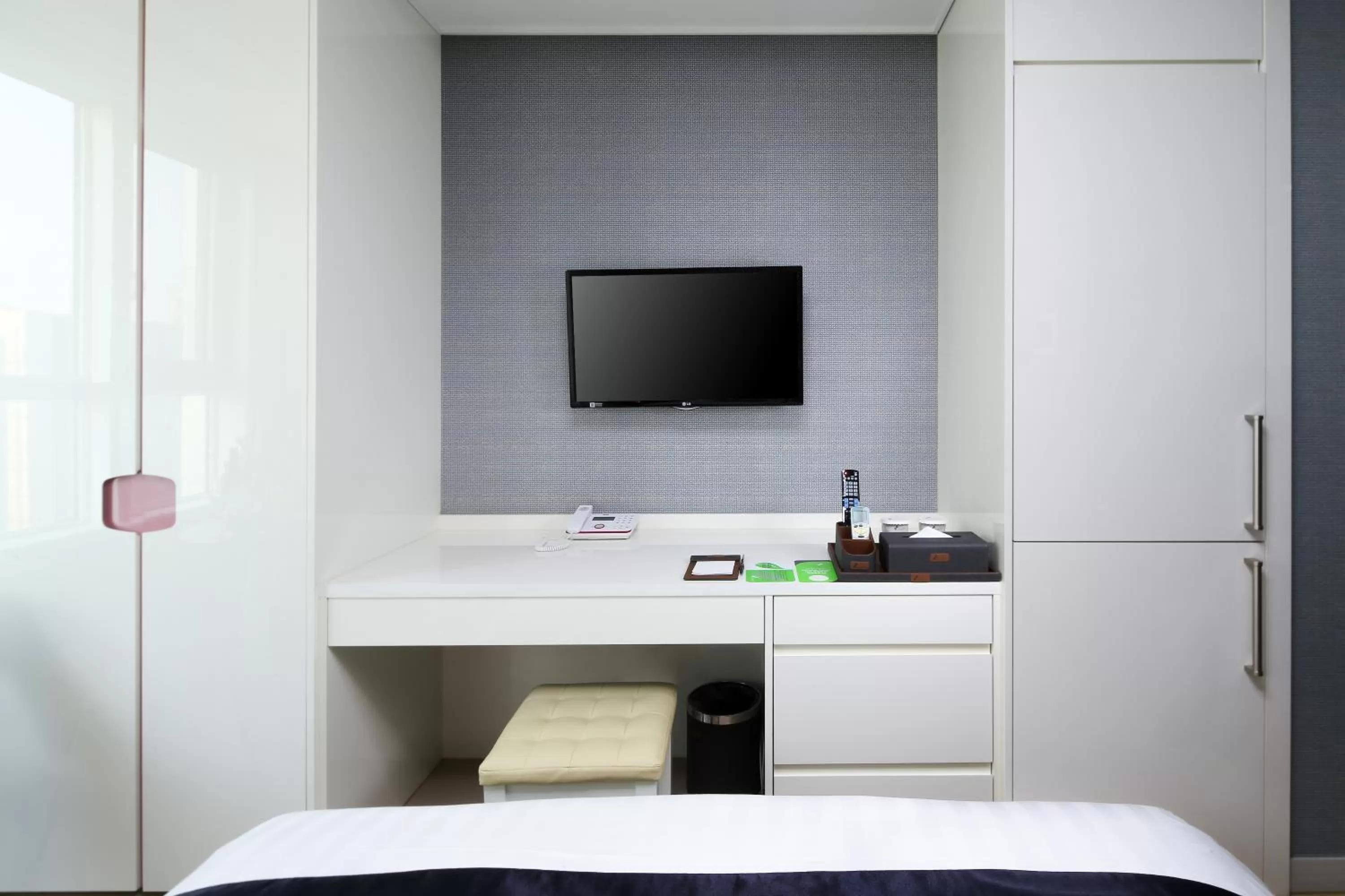 TV and multimedia, Bed in Ever8 Serviced Residence