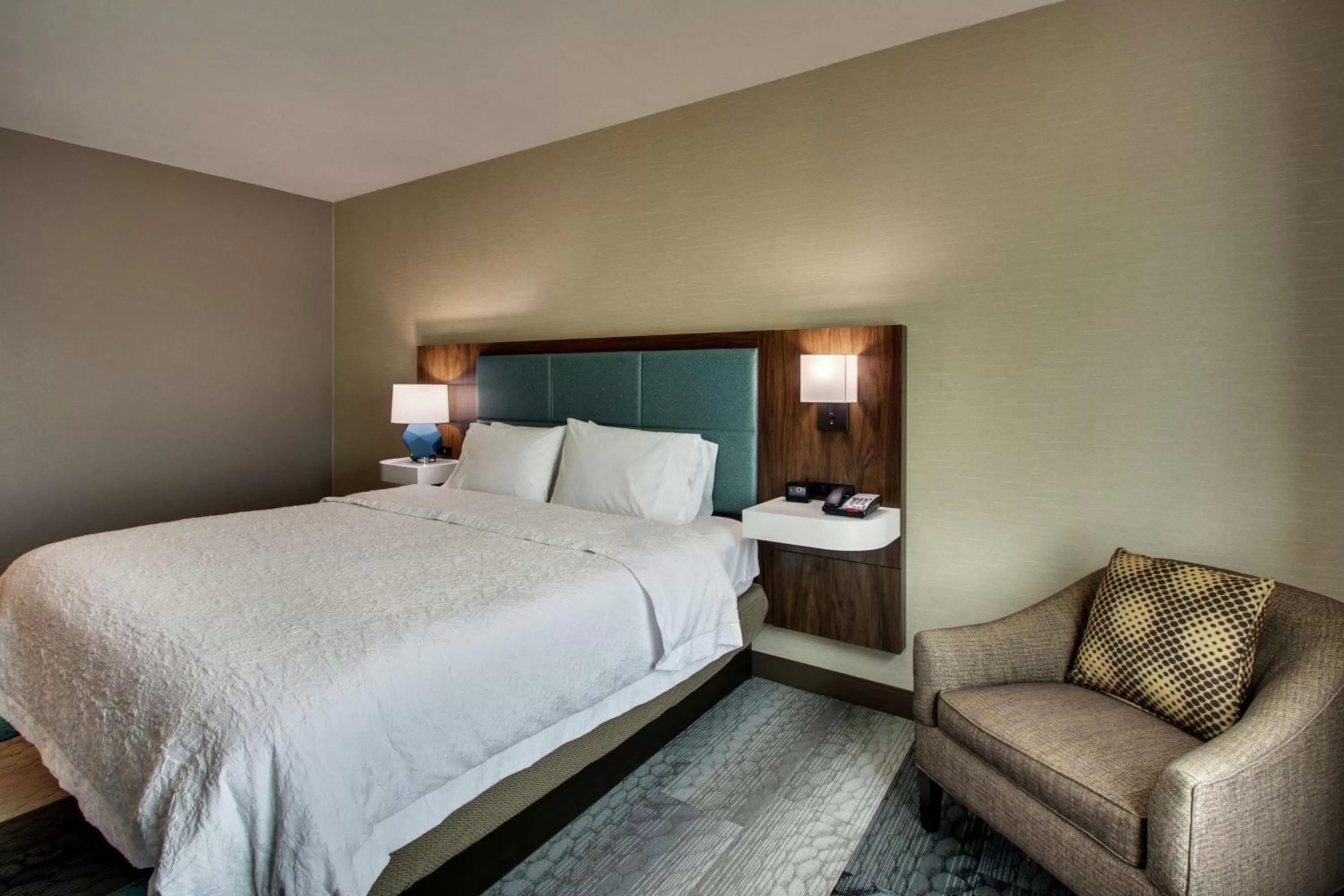 King Room in Hampton Inn & Suites By Hilton Southport