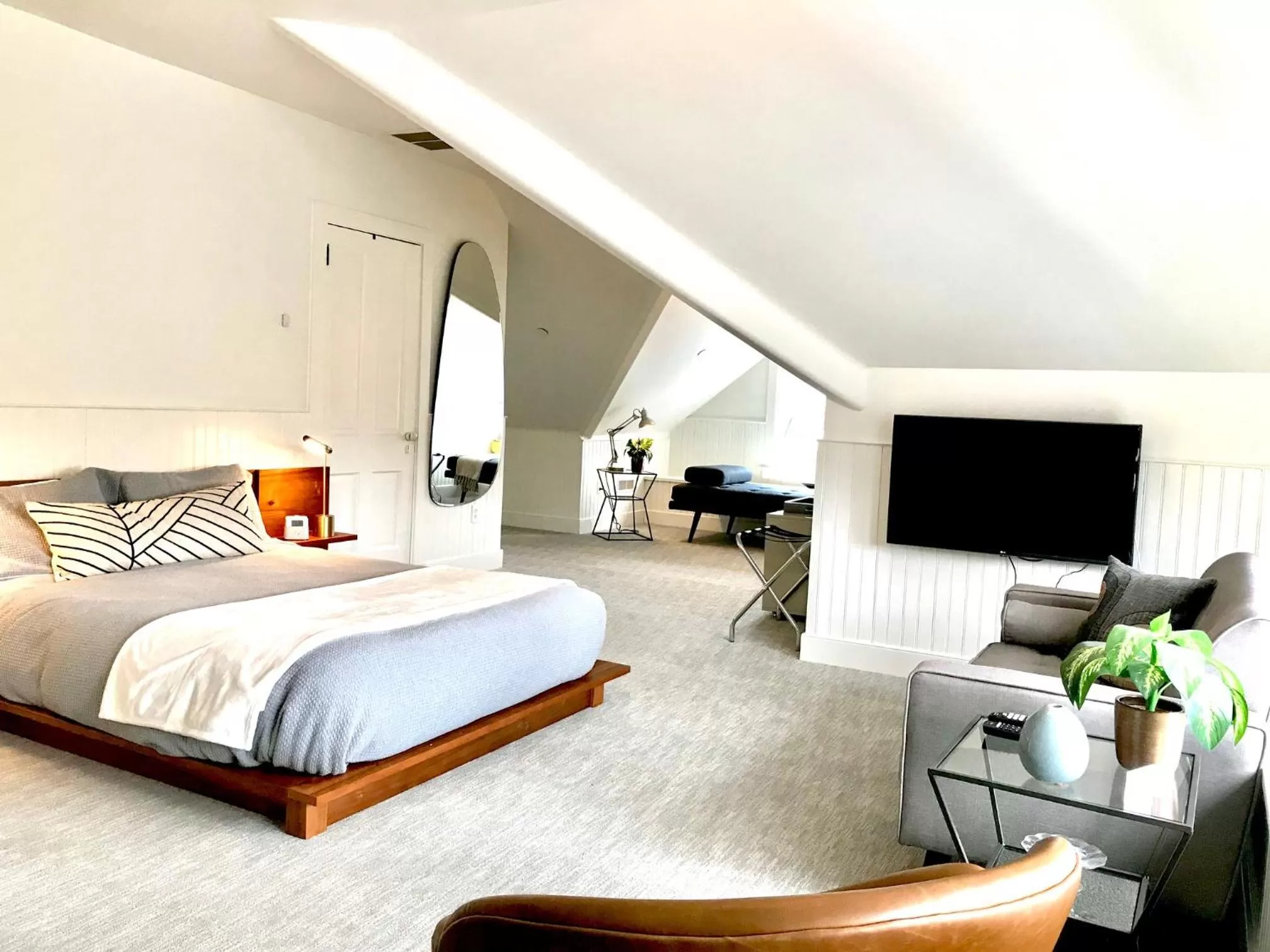 Superior Triple Room in Hummingbird Inn