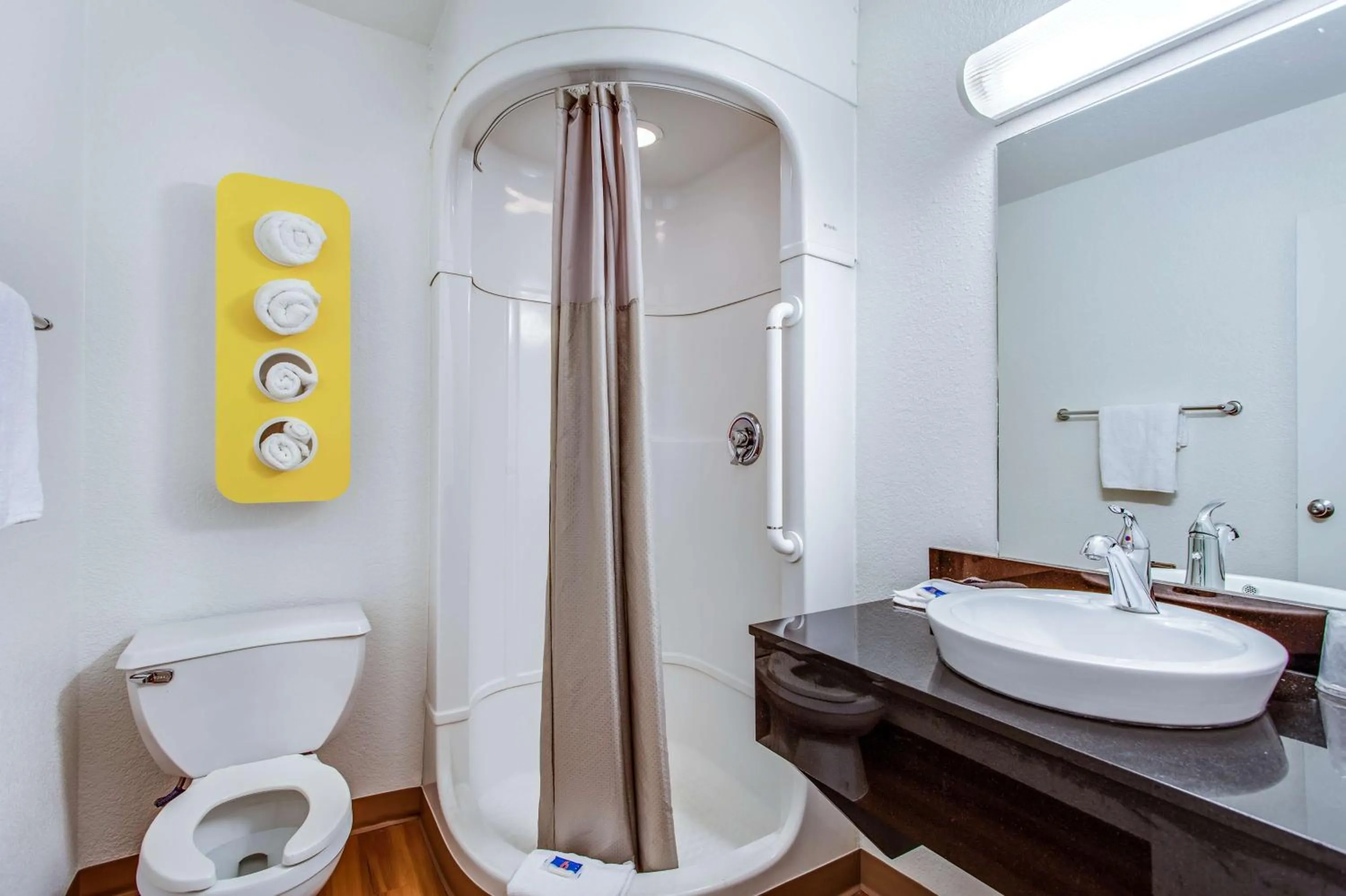 Quadruple Room in Motel 6-Vacaville, CA