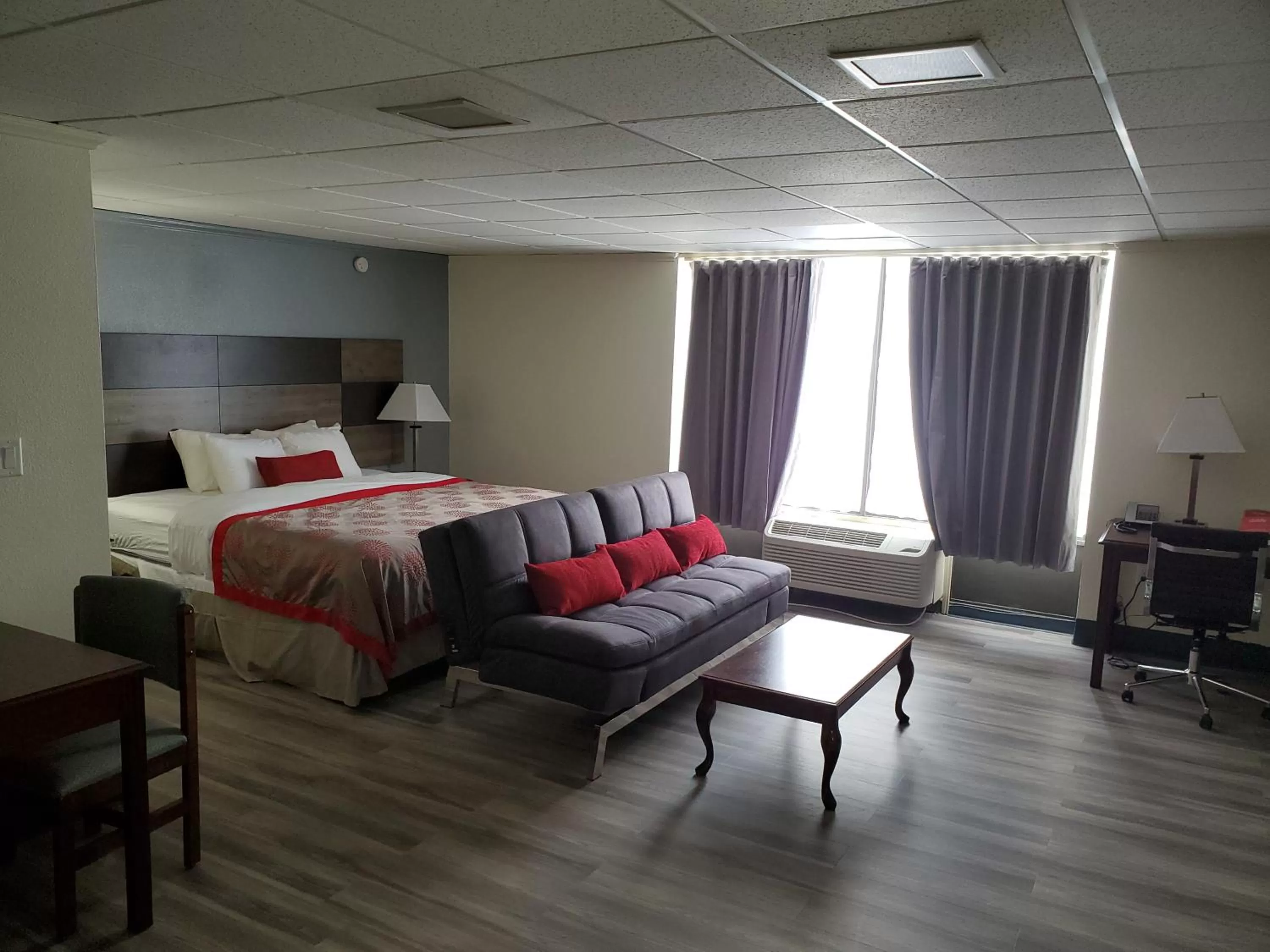 Deluxe King Suite - Non-Smoking in Ramada by Wyndham North Platte