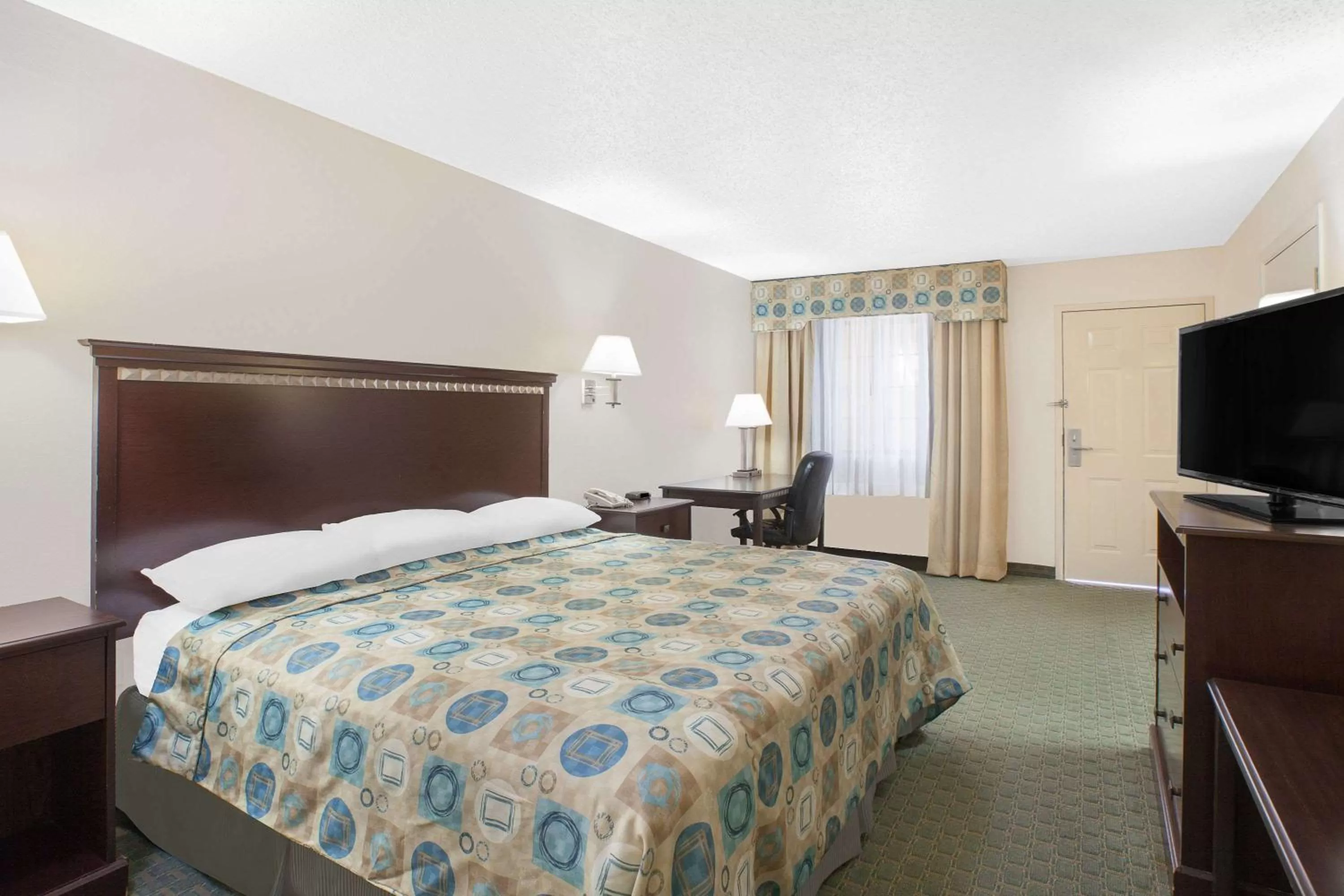 King Room with Bath Tub - Mobility/Hearing Accessible - Non-Smoking in Super 8 by Wyndham Corpus Christi