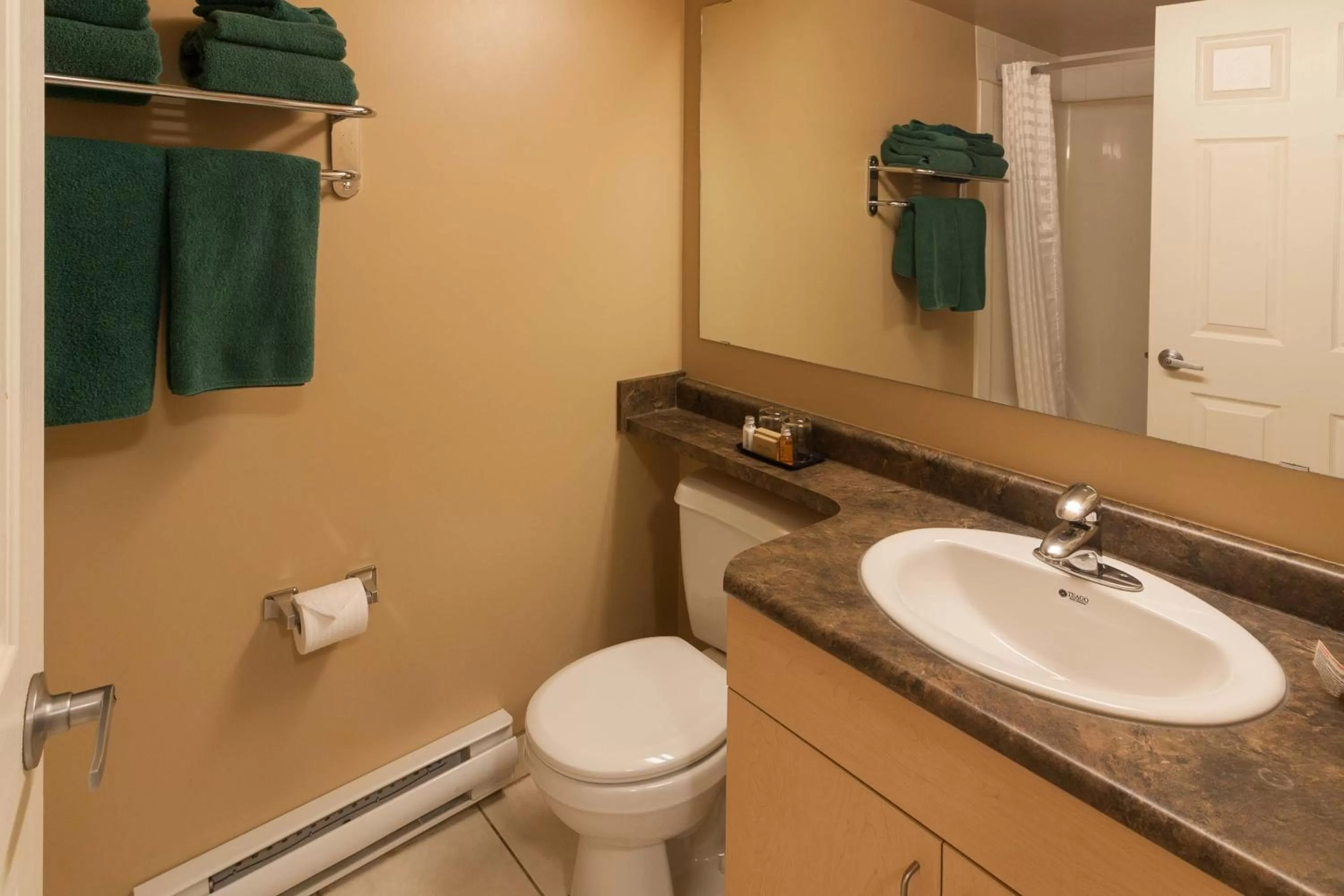 Queen Room in BCMInns - Fort McMurray - Rusty's