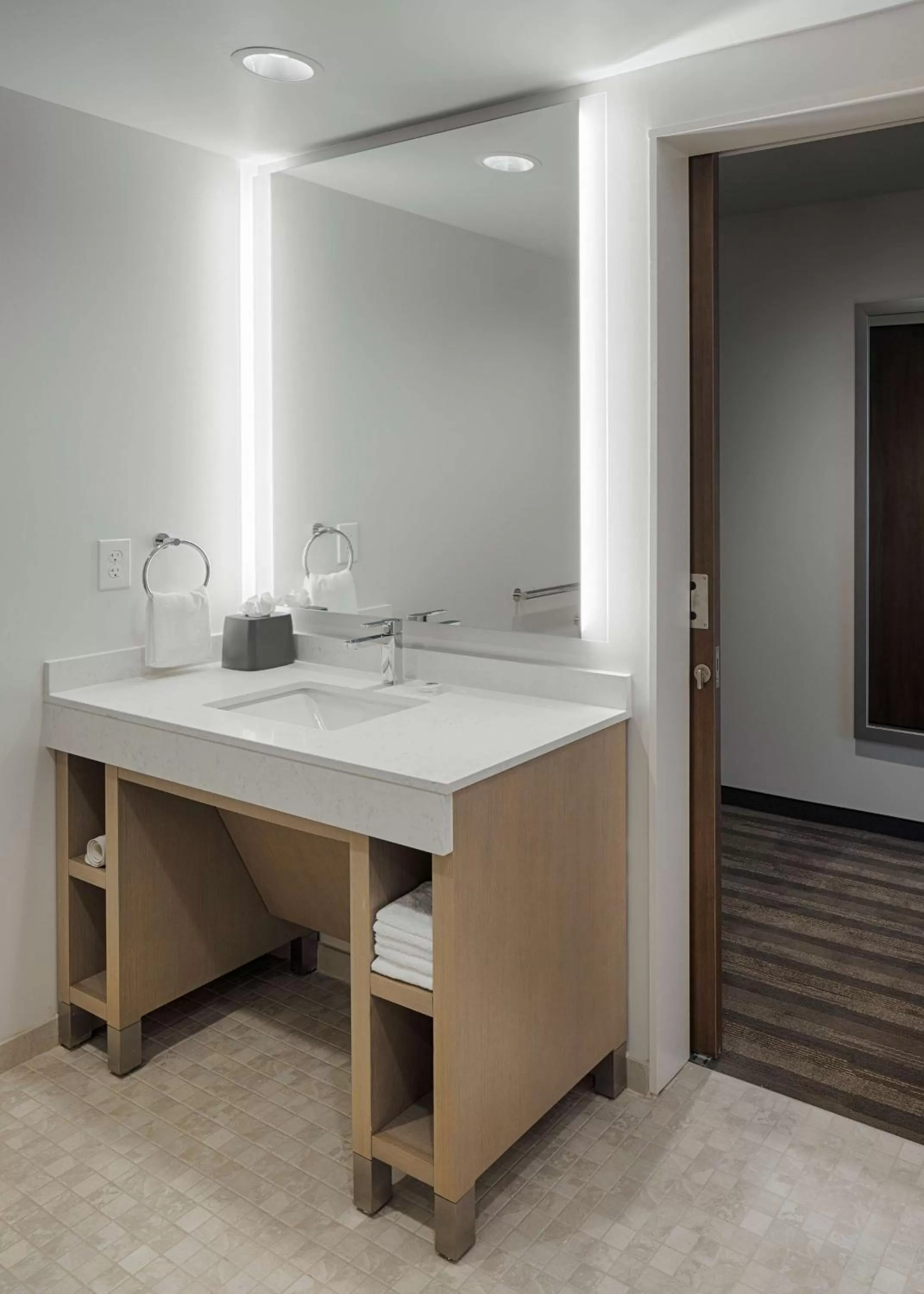 Den King Room with Accessible Roll-in Shower in Hyatt House Columbus OSU Short North