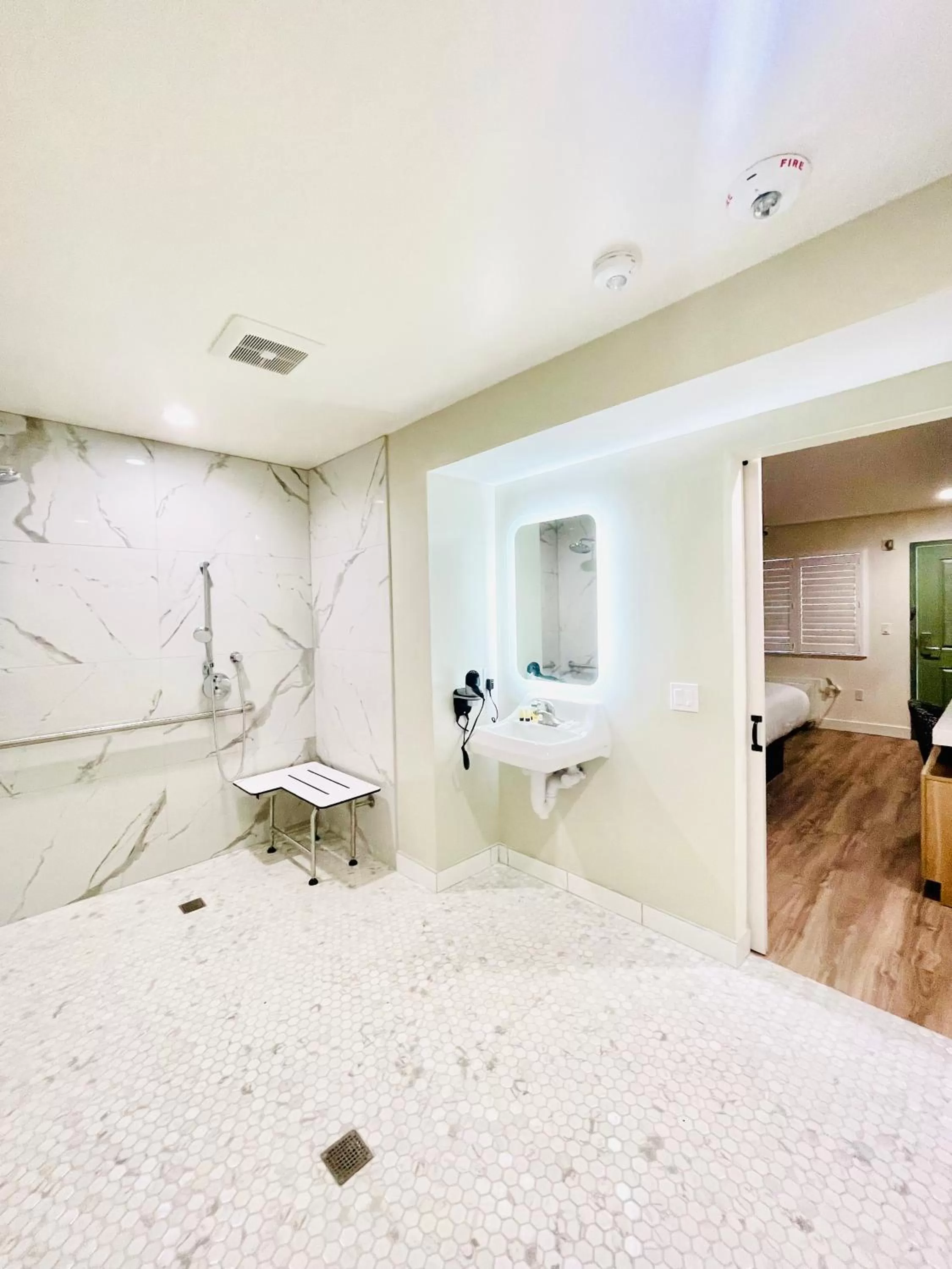 King Room - Disability Access in La Casa Inn